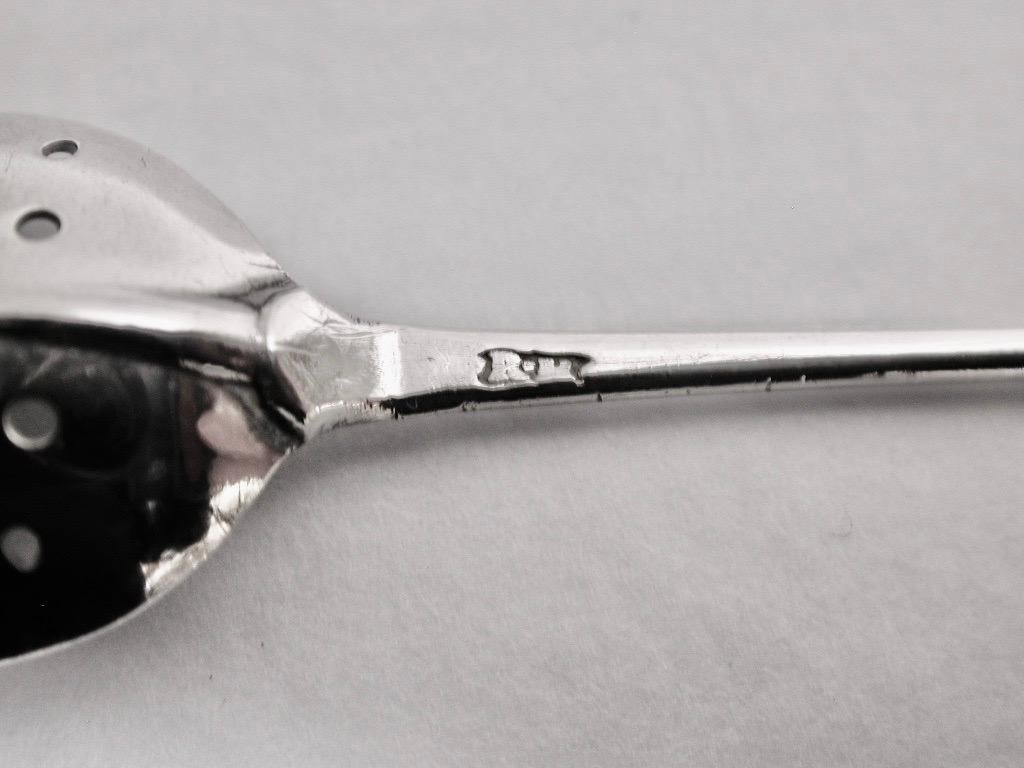 Early 18th Century Antique Queen Anne Silver Mote Spoon C.1710 Abraham Russell London For Sale