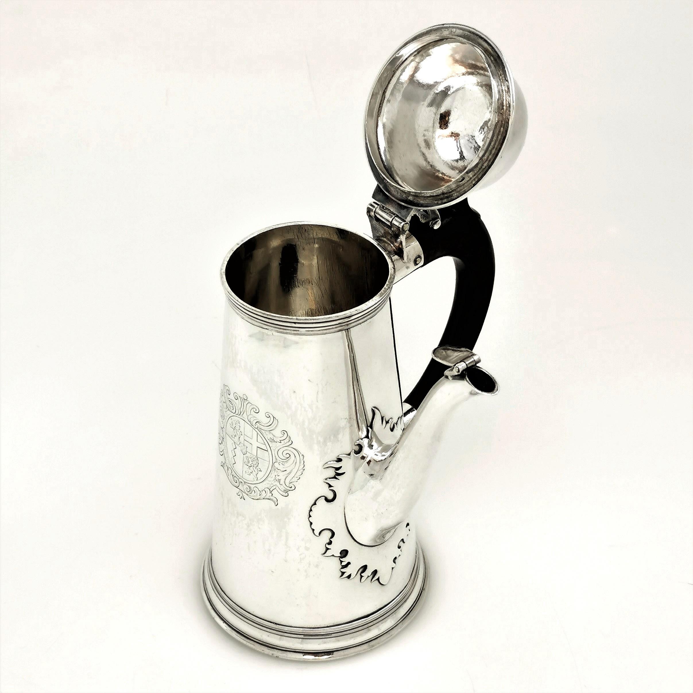 Antique Queen Anne Sterling Silver Coffee Pot Side Handled 1703 18th Century In Good Condition For Sale In London, GB