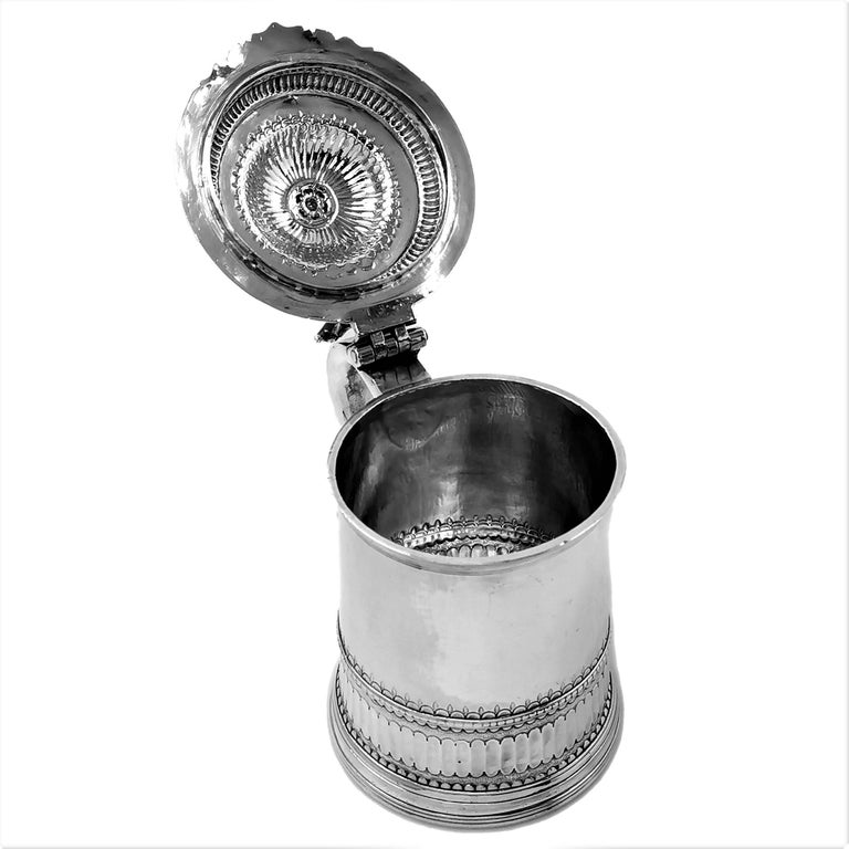 Antique Queen Anne Sterling Silver Lidded Tankard Beer Mug 1704, 18th Century For Sale 2