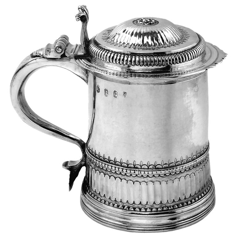 Antique Queen Anne Sterling Silver Lidded Tankard Beer Mug 1704, 18th Century For Sale
