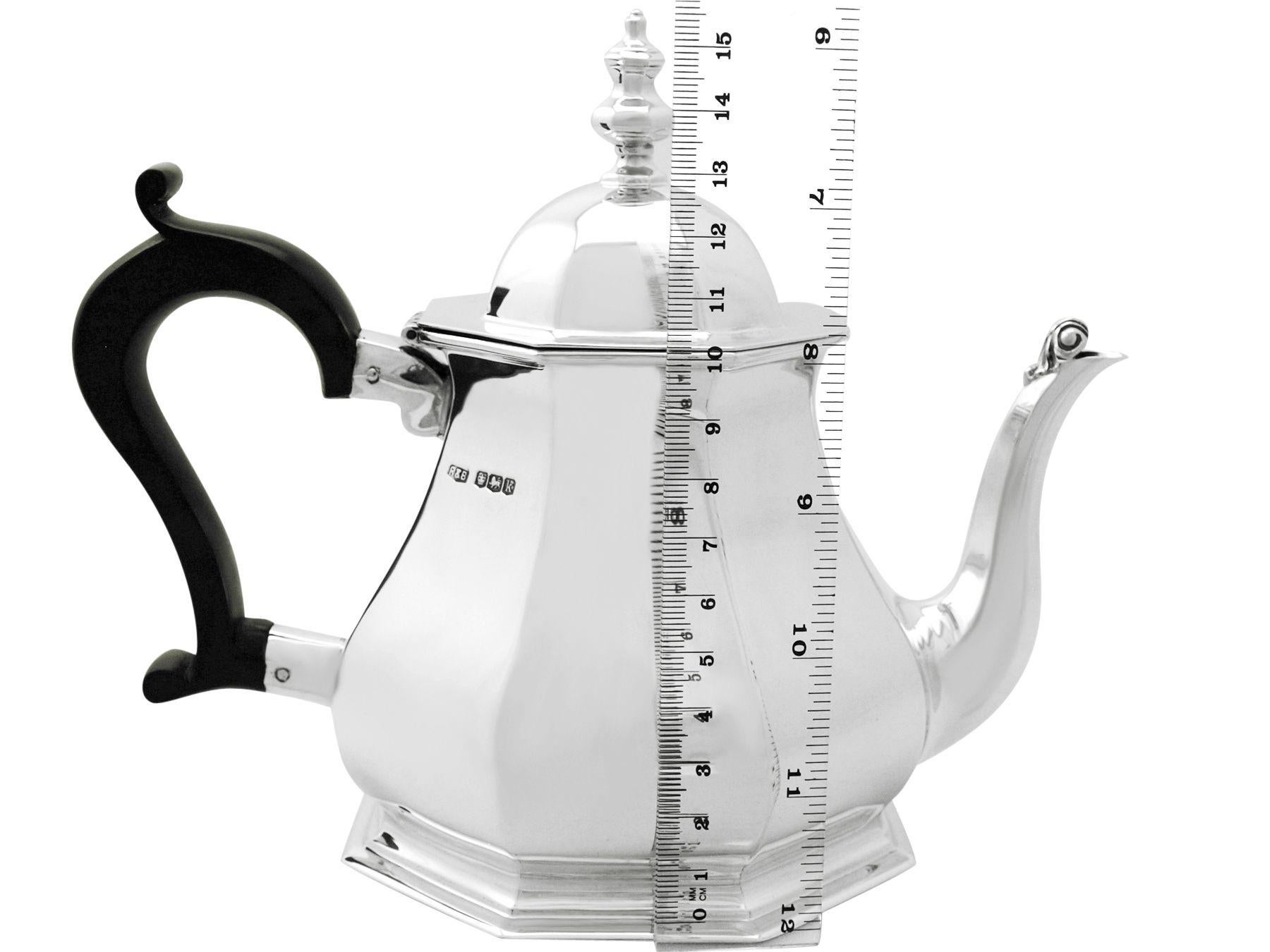 1927 Queen Anne Style Sterling Silver Teapot For Sale 3