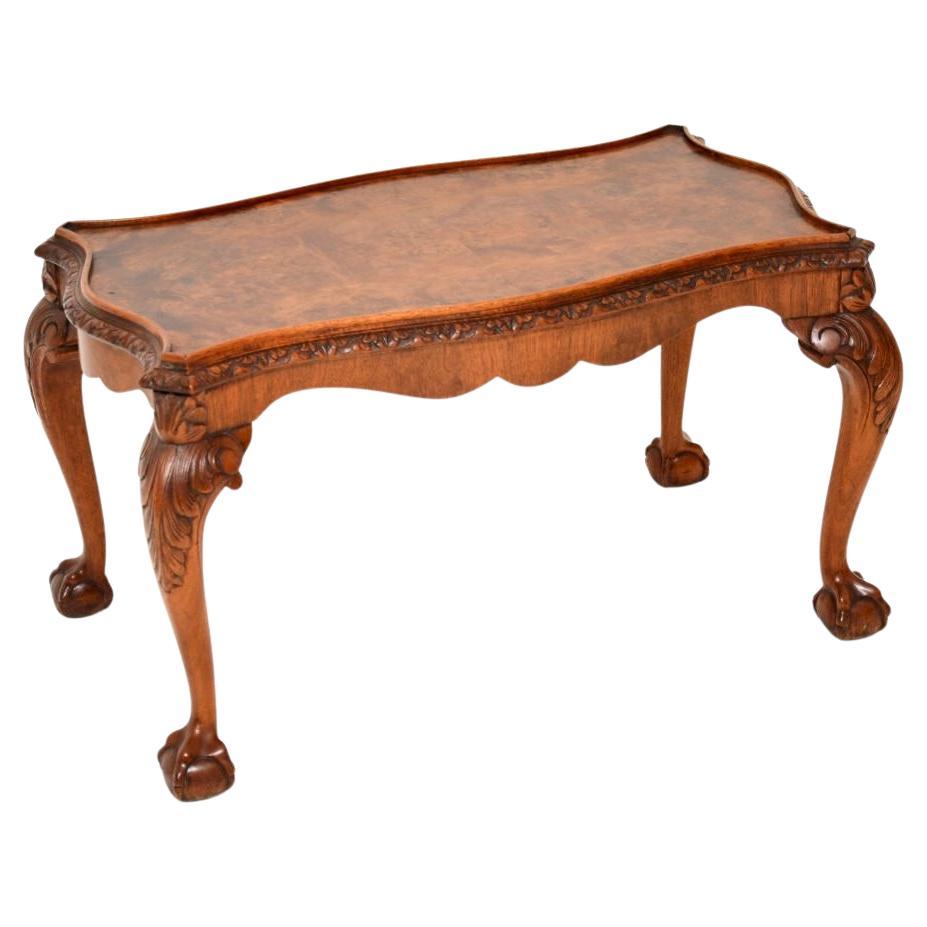 Antico tavolino in radica di noce in stile Queen Anne in vendita