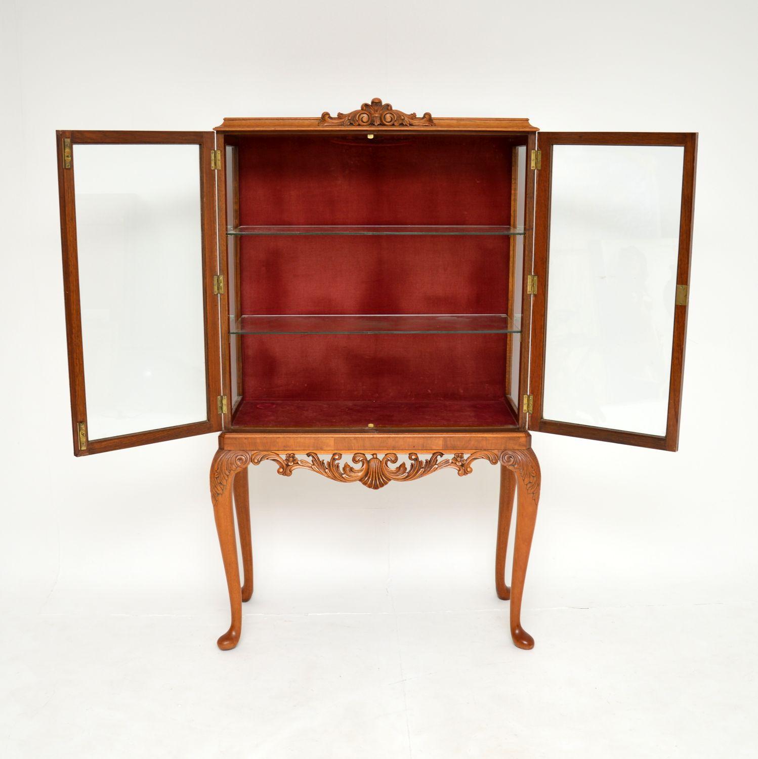 Antique Queen Anne Style Burr Walnut Display Cabinet In Good Condition In London, GB