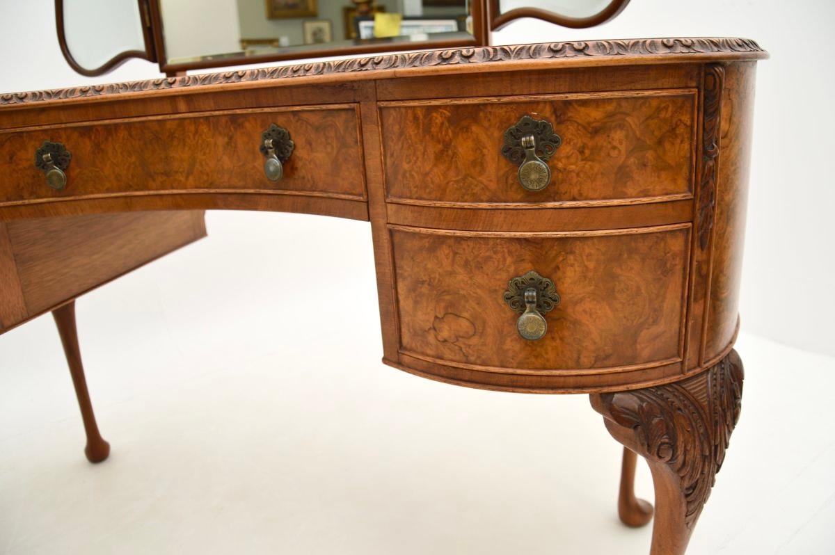 Ancienne coiffeuse en ronce de noyer de style Queen Anne 4