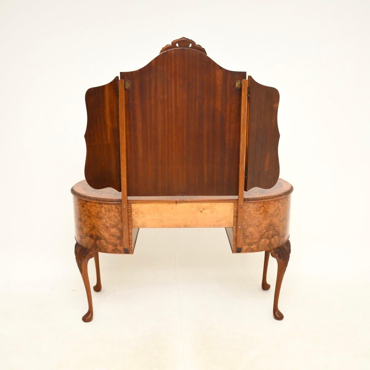 Ancienne coiffeuse en ronce de noyer de style Queen Anne 5
