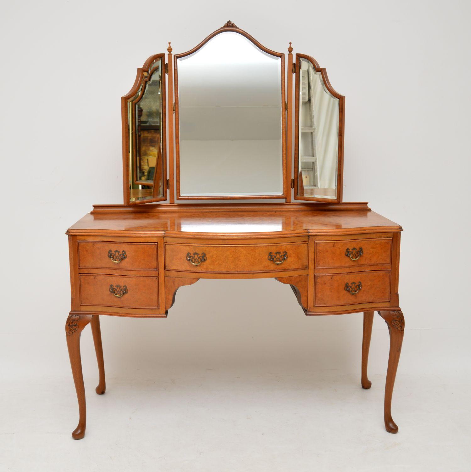 Antique Queen Anne style burr walnut dressing table dating from the 1930s period and in excellent condition. These purpose made dressing tables are becoming very hard to find. Well nice ones like this are anyway. This one has fully adjustable