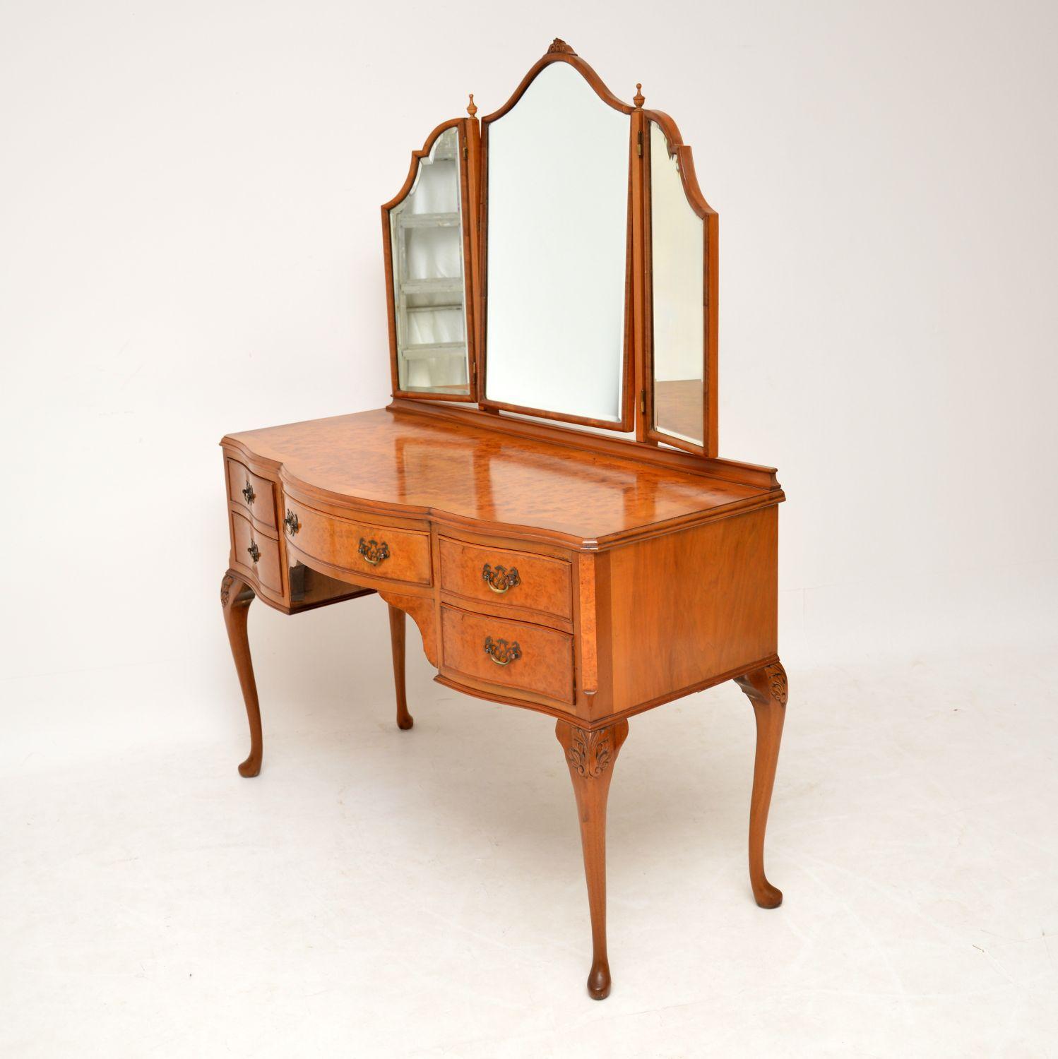 Antique Queen Anne Style Burr Walnut Dressing Table In Good Condition In London, GB