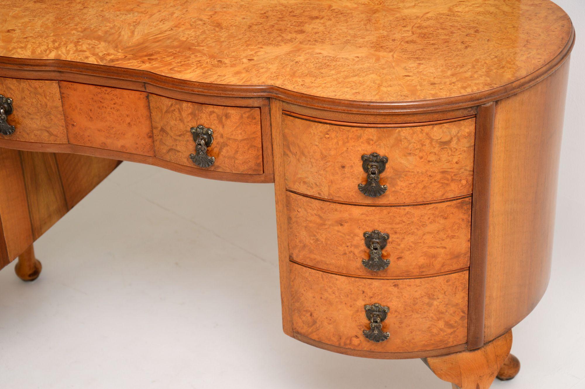 Antique Queen Anne Style Burr Walnut Dressing Table In Good Condition In London, GB