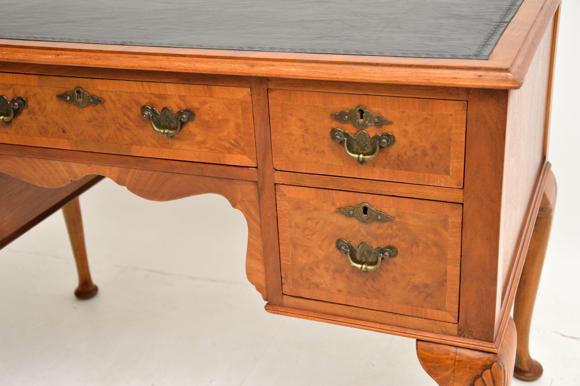 Antique Queen Anne Style Burr Walnut Leather Top Desk In Good Condition In London, GB