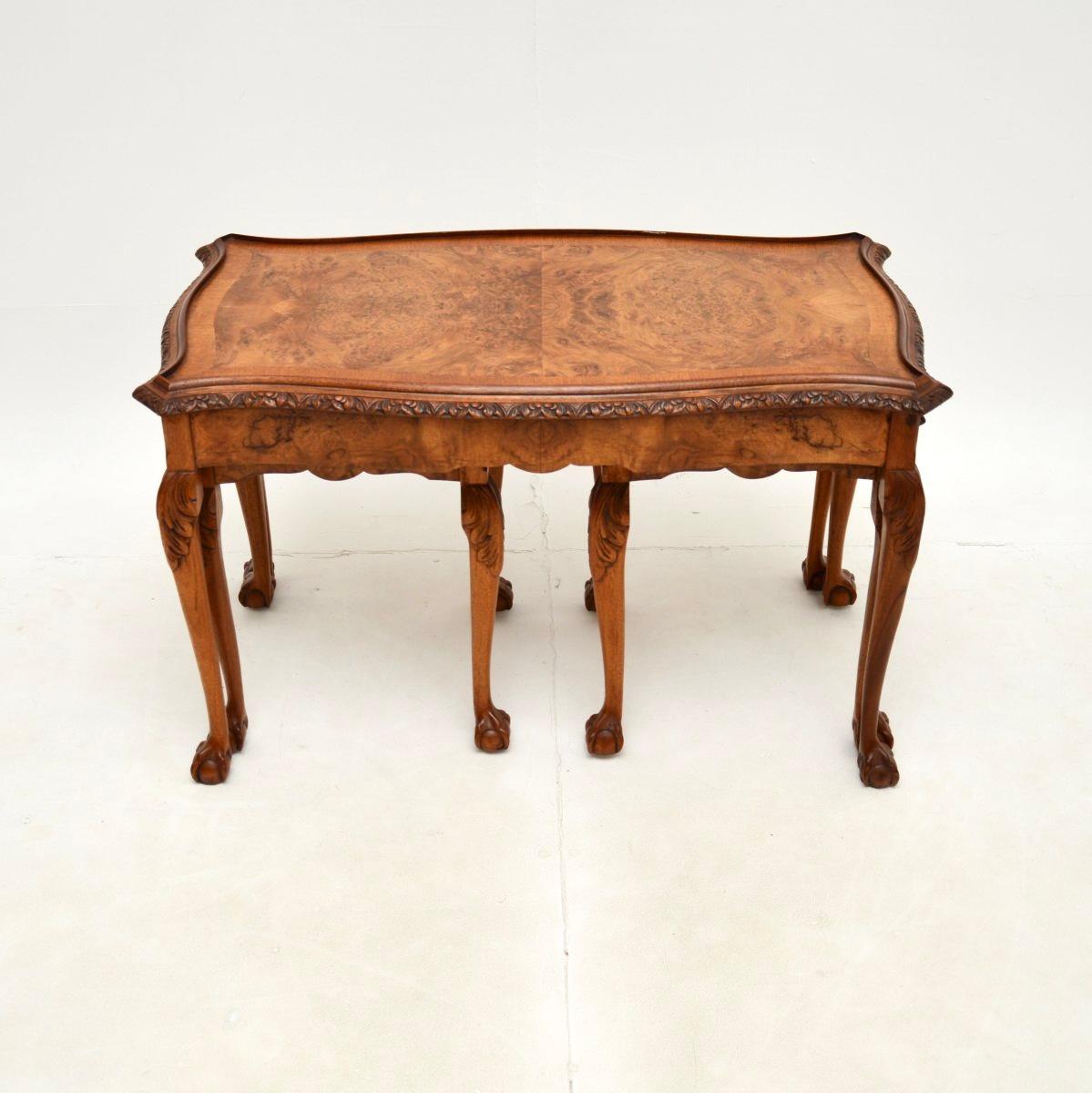 Antique Queen Anne Style Burr Walnut Nesting Coffee Table In Good Condition For Sale In London, GB