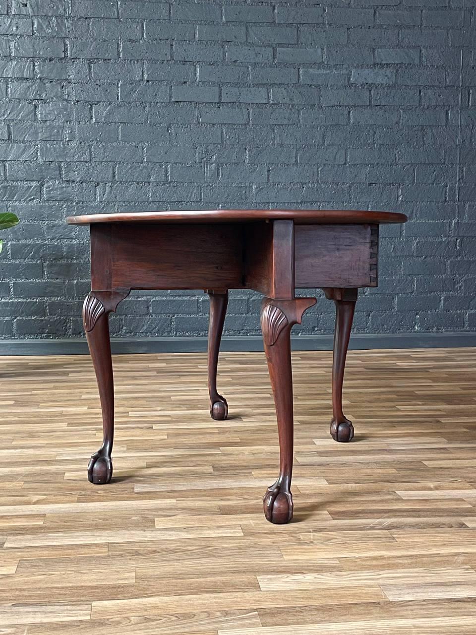 Early 20th Century Antique Queen Anne Style Drop- Leaf Dining Table with Cabriole Legs For Sale