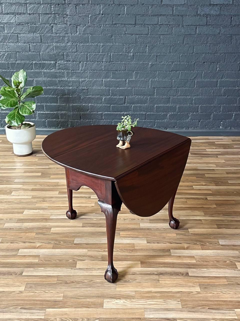 Mahogany Antique Queen Anne Style Drop- Leaf Dining Table with Cabriole Legs For Sale