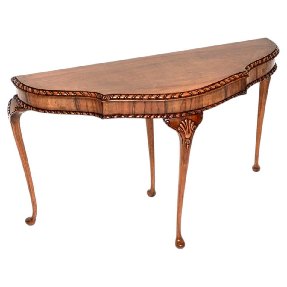 Console ancienne en noyer figuré, de style Queen Anne en vente