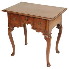 Antico Lowboy in stile Queen Anne