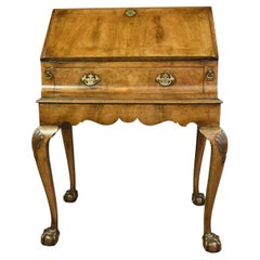 Antique Queen Anne Style Walnut Bureau Secrétaire Antique Queen Anne Style Walnut Bureau Secrétaire