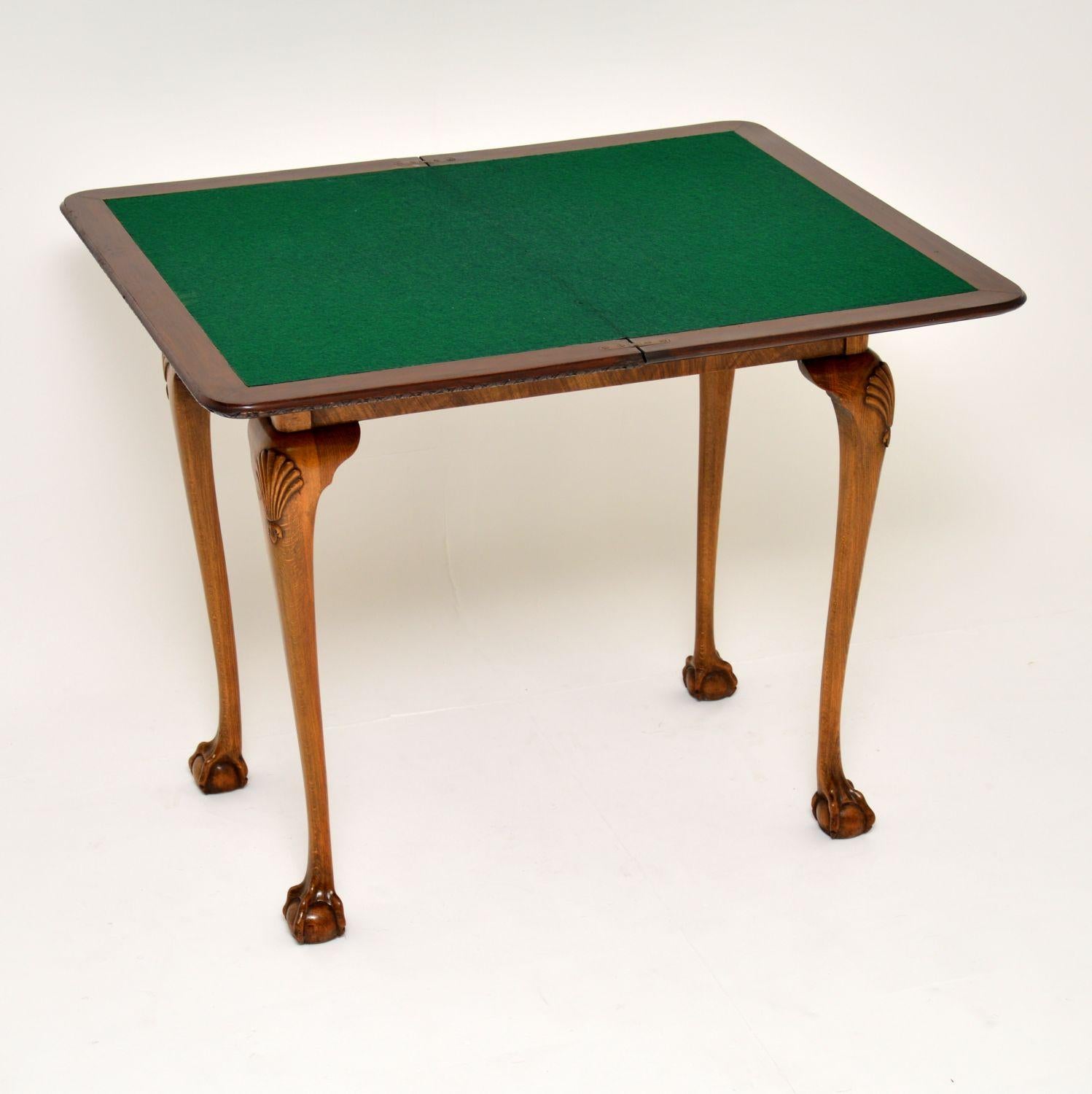 Antique Queen Anne style walnut card table in lovely condition and dating to circa 1930s period.

It has a beautifully patterned burr walnut top with a carved edge, which rotates & opens up to reveal a baize lined playing surface. There is a