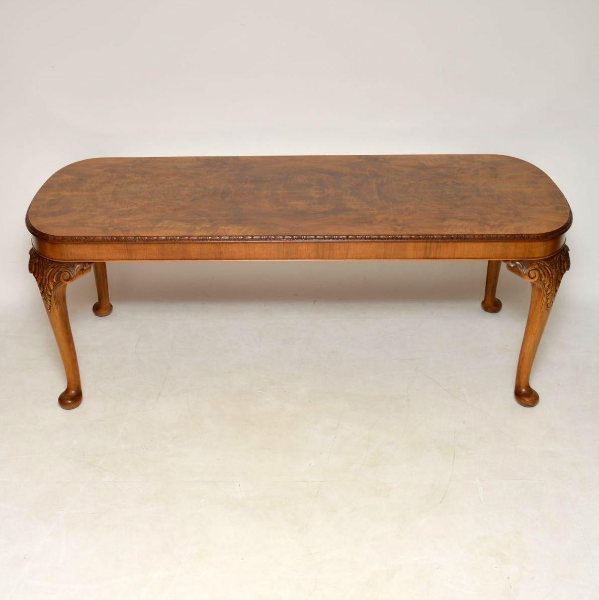 Large antique Queen Anne style walnut dining table in good condition, having just been French polished. This table has a fixed top in figured walnut with a lovely pattern and has carved top edge. The solid walnut legs are well carved at the tops.