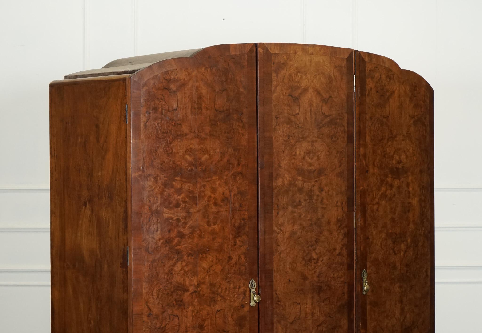 Britannique ARMOIRE ANTIQUE QUEEN ANNE DOOR BURR WALNUT WARDROBE WITH DRAWERS INSiDE