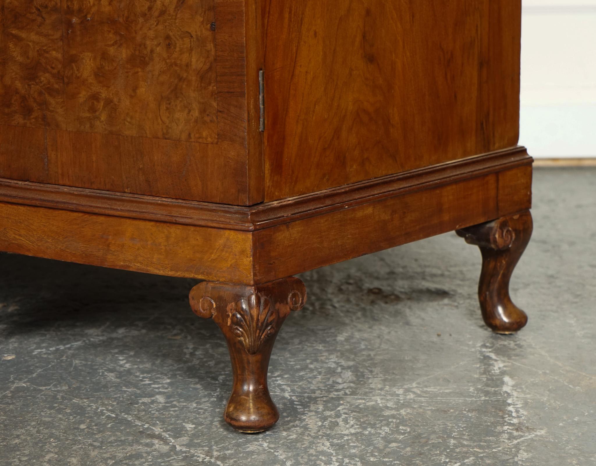 20ième siècle ARMOIRE ANTIQUE QUEEN ANNE DOOR BURR WALNUT WARDROBE WITH DRAWERS INSiDE