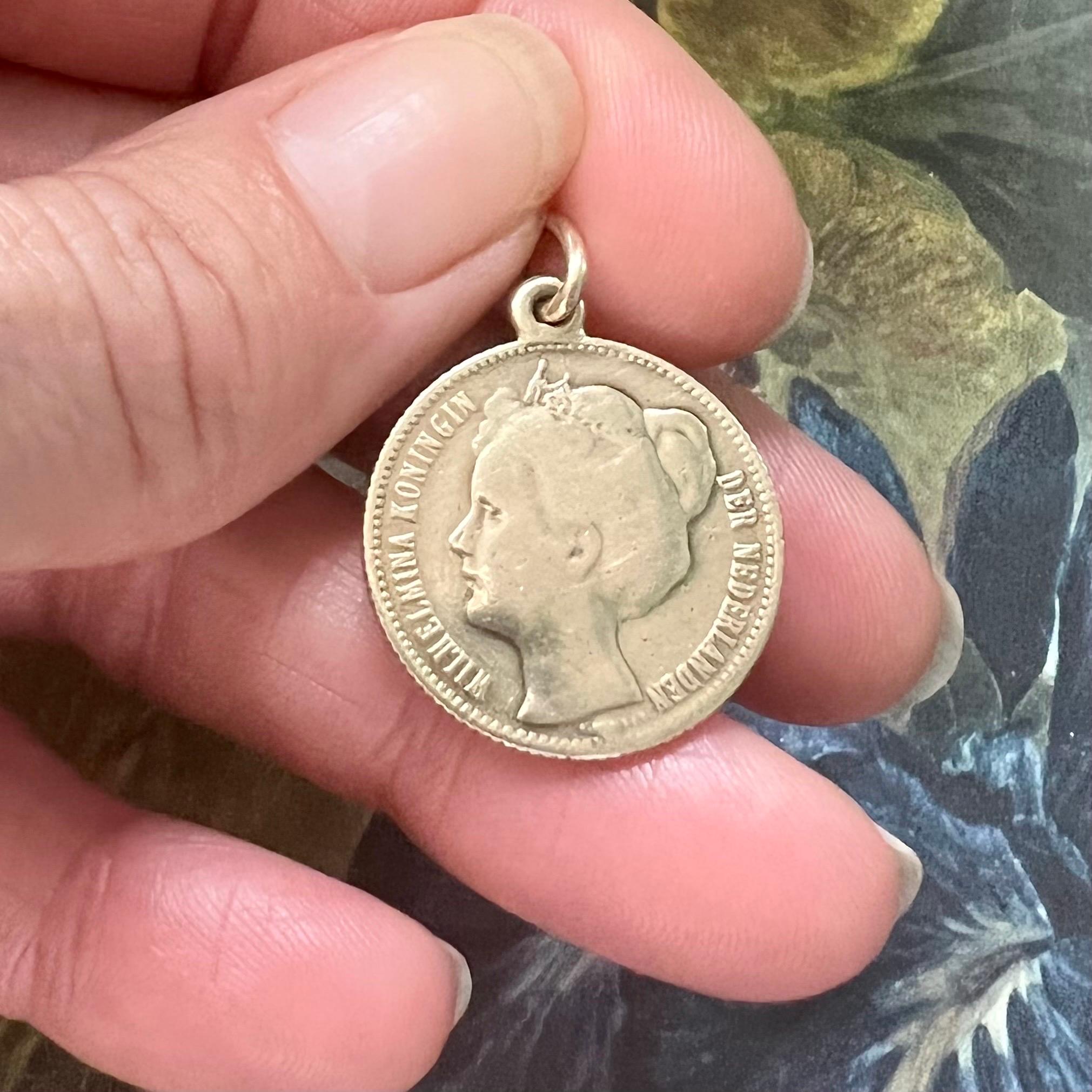 Pendentif breloque ancienne Queen Wilhelmina 1/2 Guilder Coin Charm, Pays-Bas 1907 Unisexe en vente