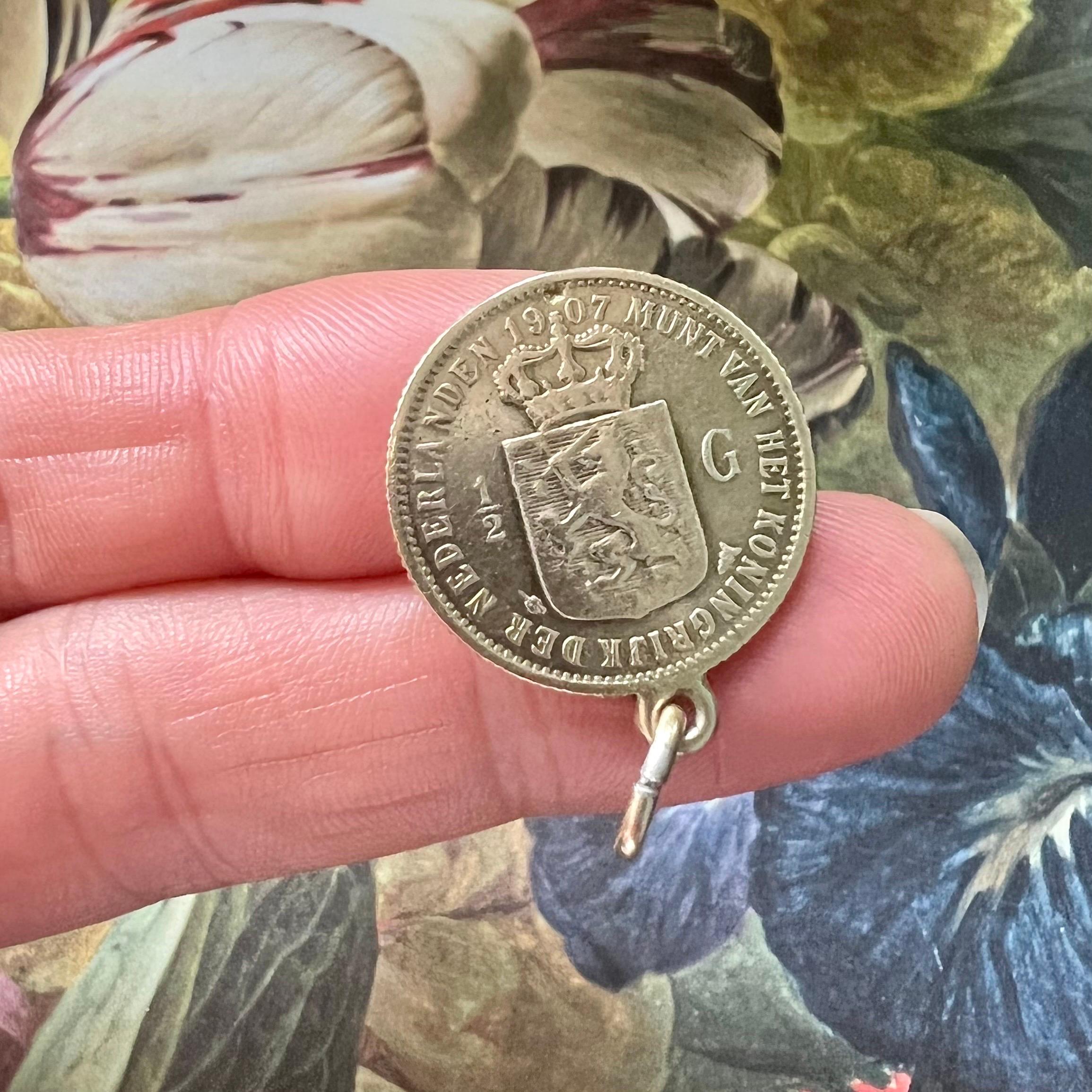 Pendentif breloque ancienne Queen Wilhelmina 1/2 Guilder Coin Charm, Pays-Bas 1907 en vente 1