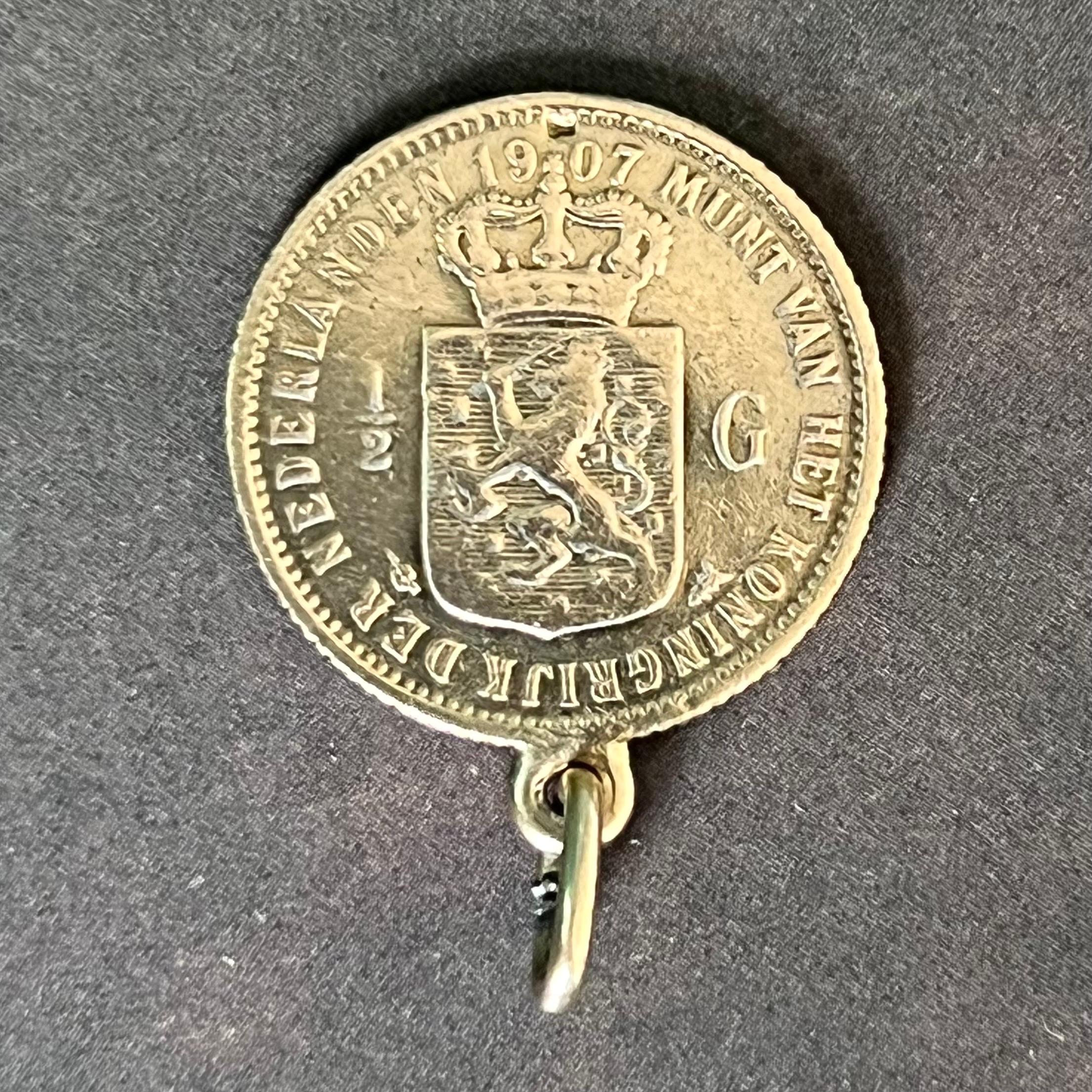 Pendentif breloque ancienne Queen Wilhelmina 1/2 Guilder Coin Charm, Pays-Bas 1907 en vente 3