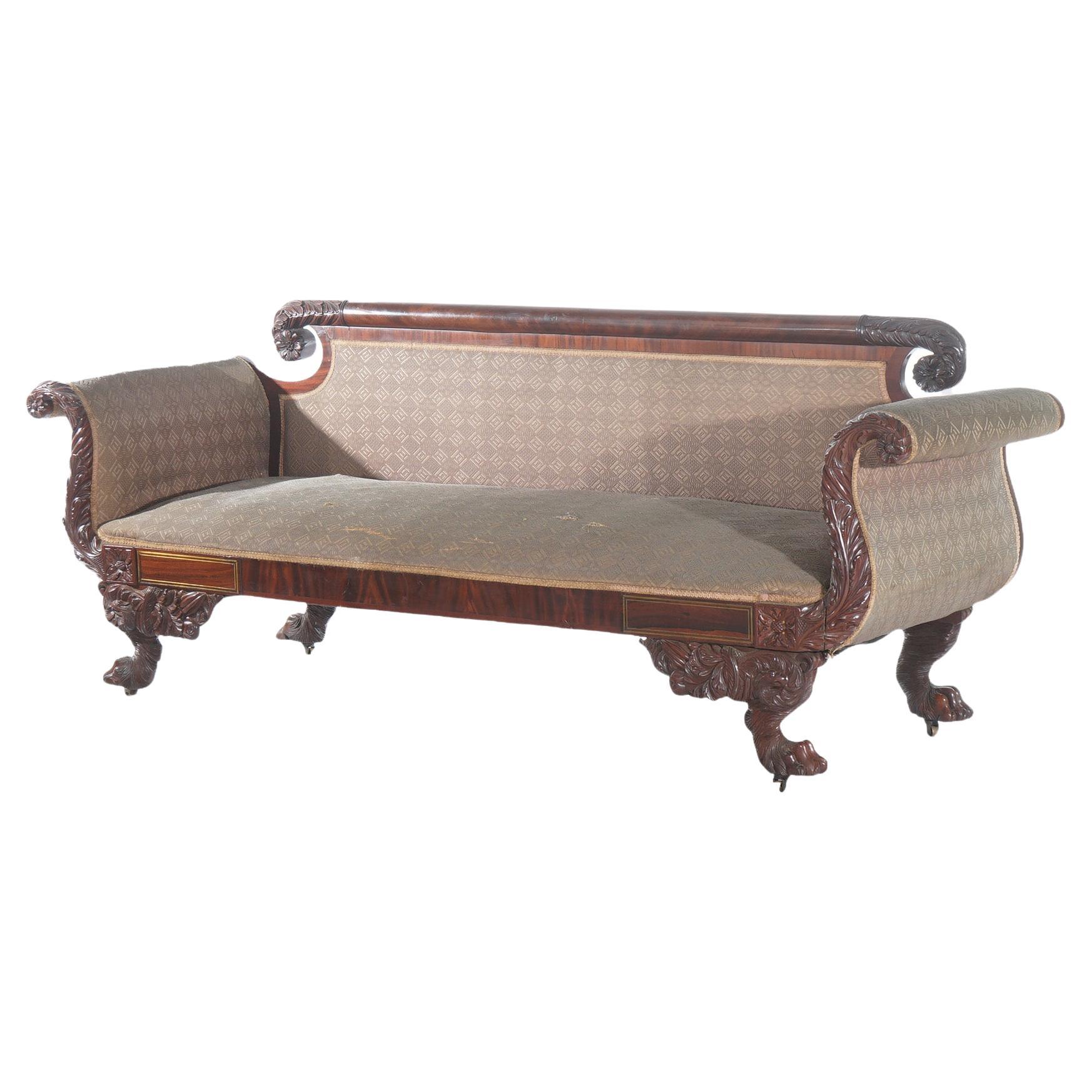 Antico divano in mogano a fiamma impero americano della Quervelle School con aquile intagliate in vendita