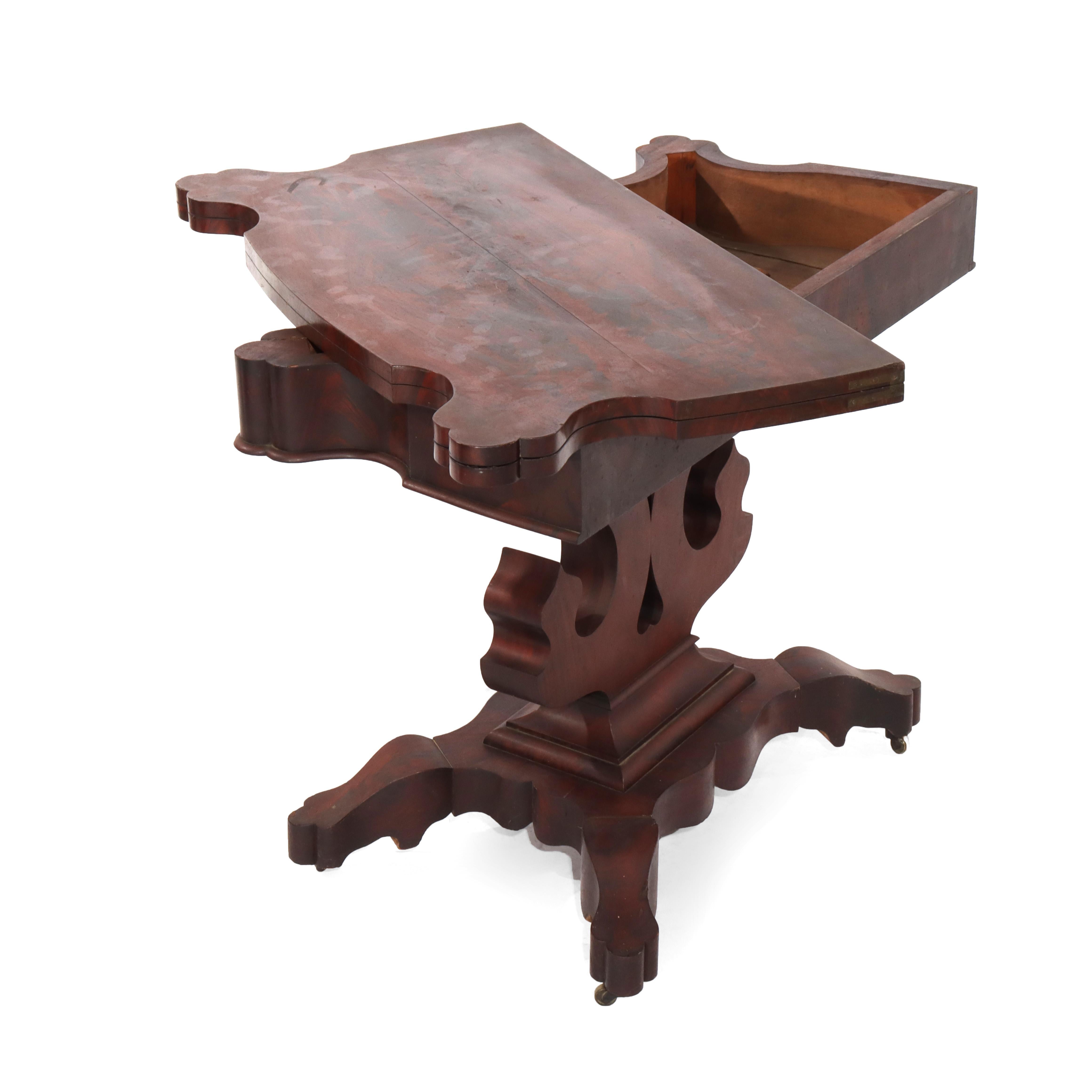 Antico tavolo da gioco in mogano a fiamma impero della Quervelle School del 1840 ca. in vendita 1