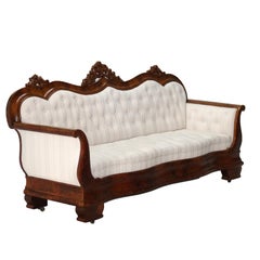 Ancien canapé Empire américain en acajou flammé sculpté avec feuillage, style Quervelle, vers 1850