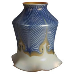 Antike Quezal Kunstglas Blau & Gold gezogene Feder Licht Schatten C1920