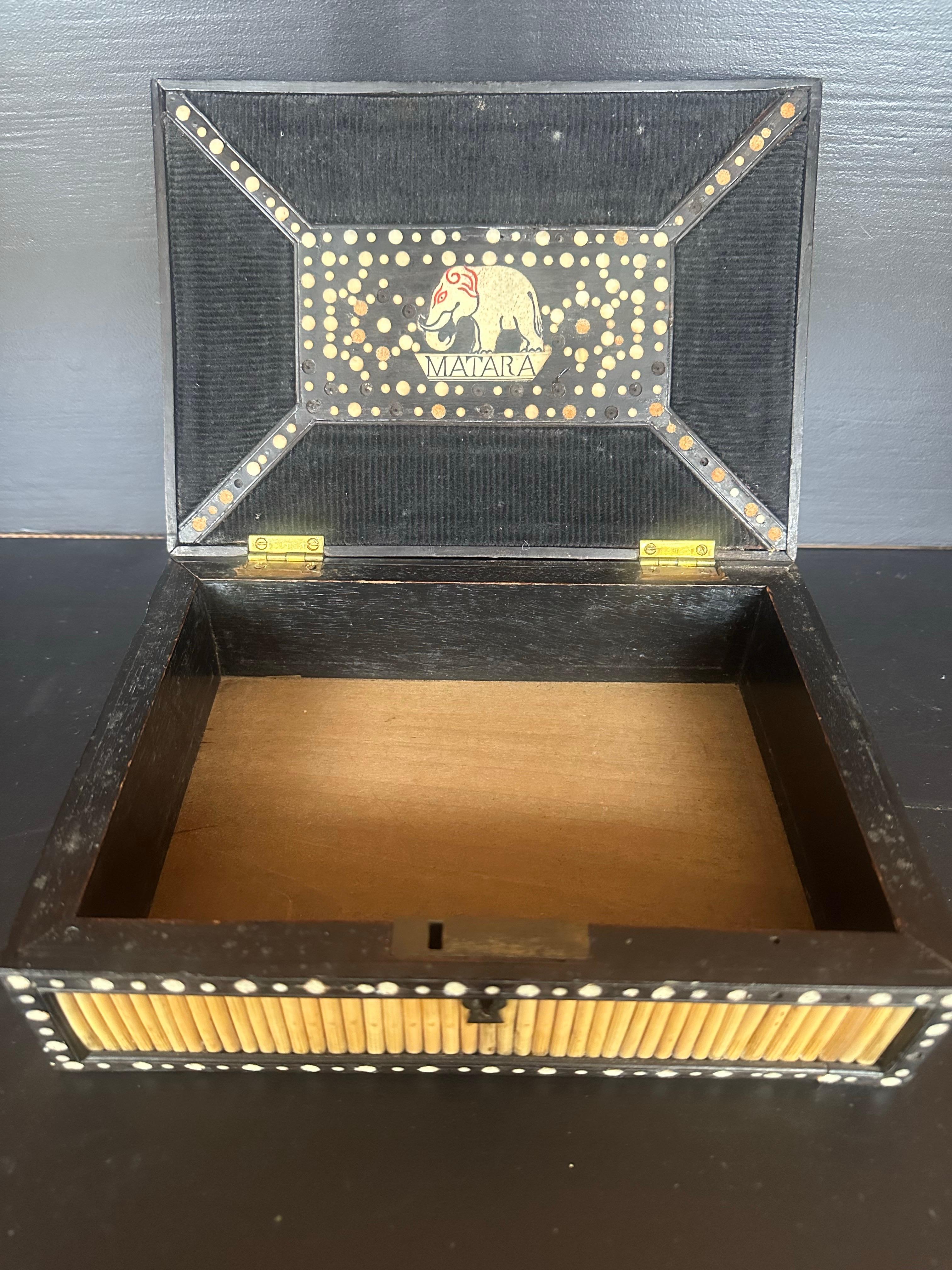 Antique Quill Anglo Indian  Ebony wood Bone inlay  Box In Good Condition In Roswell, GA