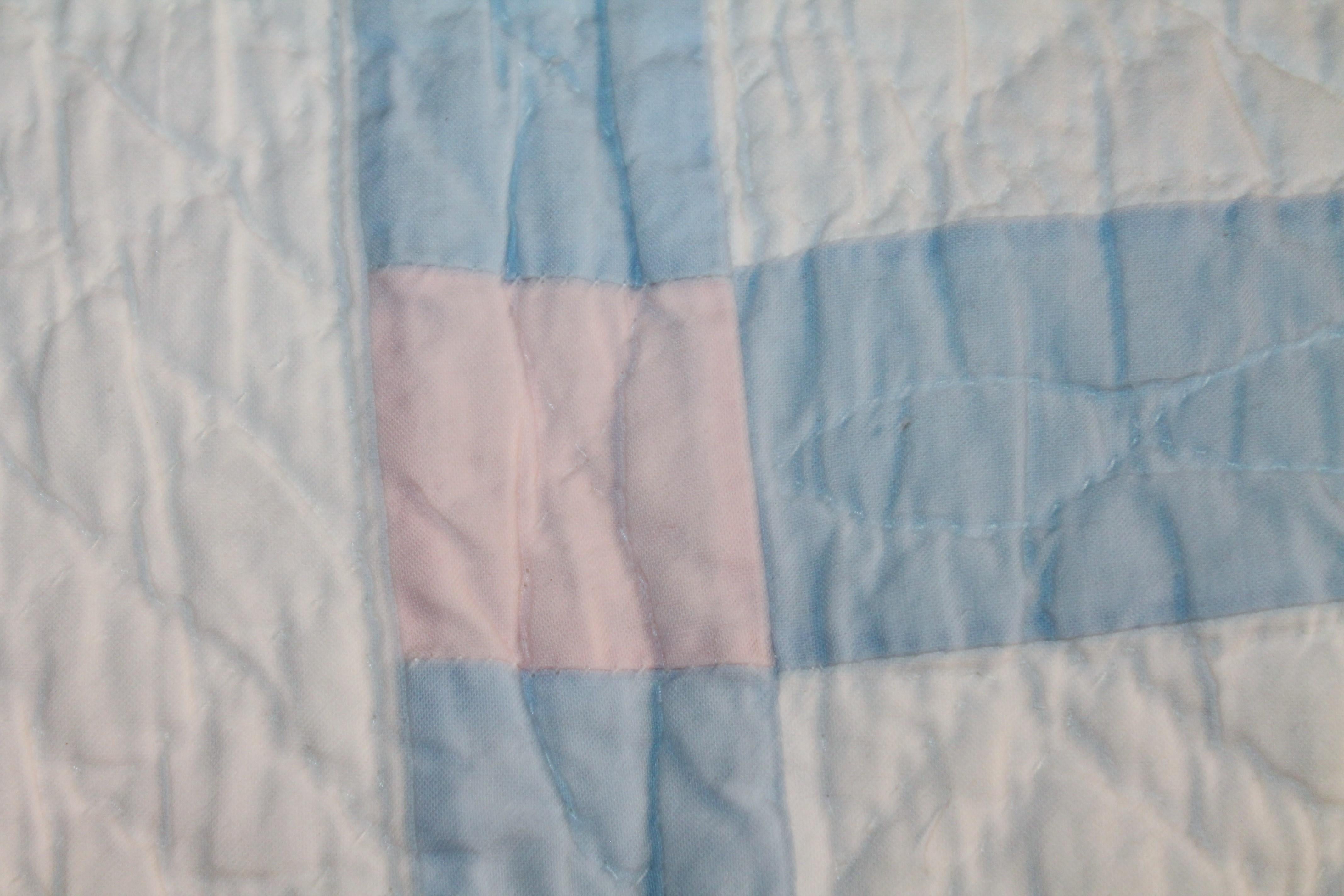 Antique Quilt 1940s Floral Pastel Quilt In Good Condition For Sale In Los Angeles, CA