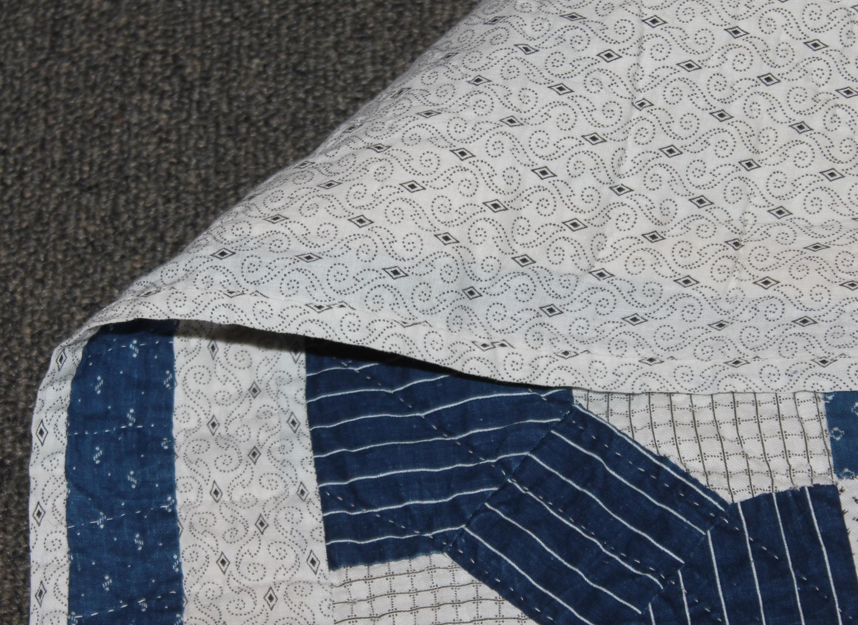 Antique Quilt 19thc Blue & White Bow Tie In Good Condition In Los Angeles, CA