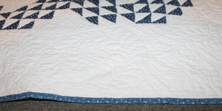 Antique Quilt Blue & White Ocean Waves Quilt In Good Condition For Sale In Los Angeles, CA