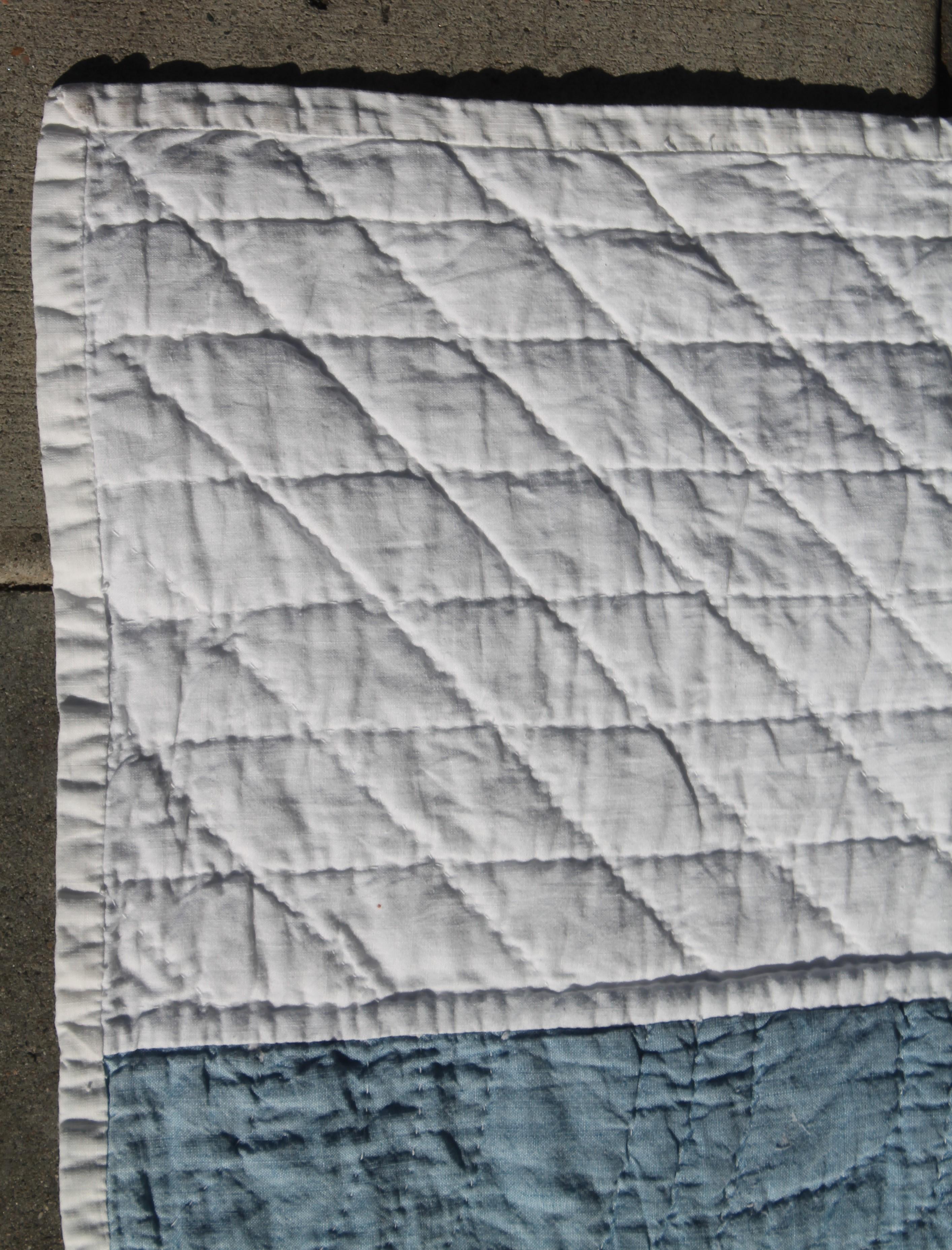 Antique Quilt Early 20th Century Blue and White Saw Tooth Diamond in a Square In Good Condition In Los Angeles, CA
