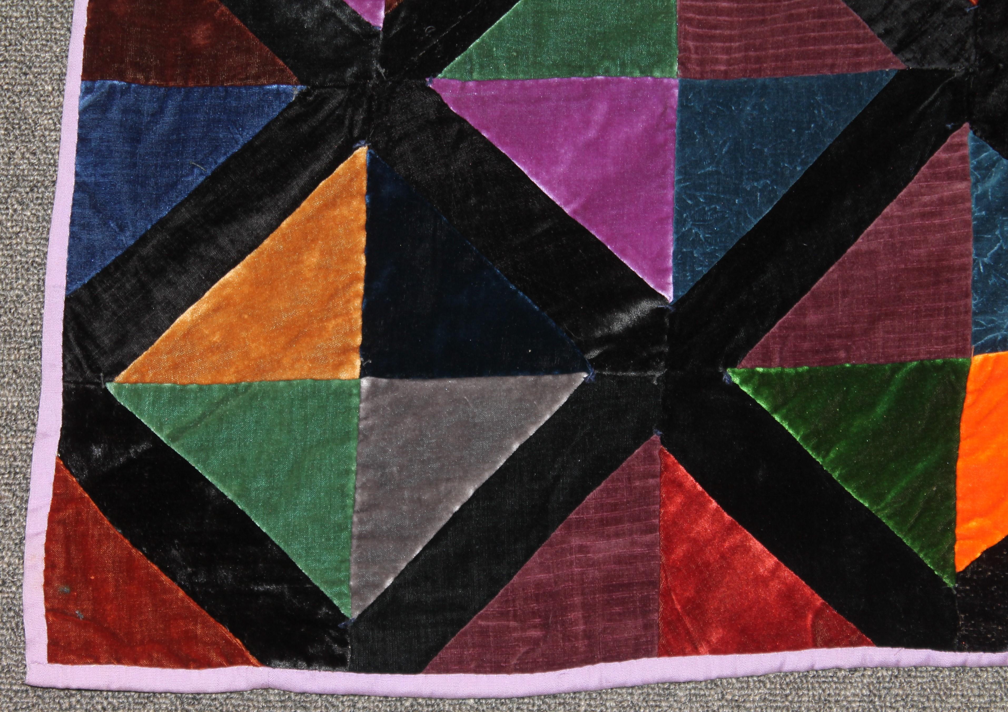 Antique Quilt Fantastic Velvet Hour Glass Quilt In Good Condition In Los Angeles, CA