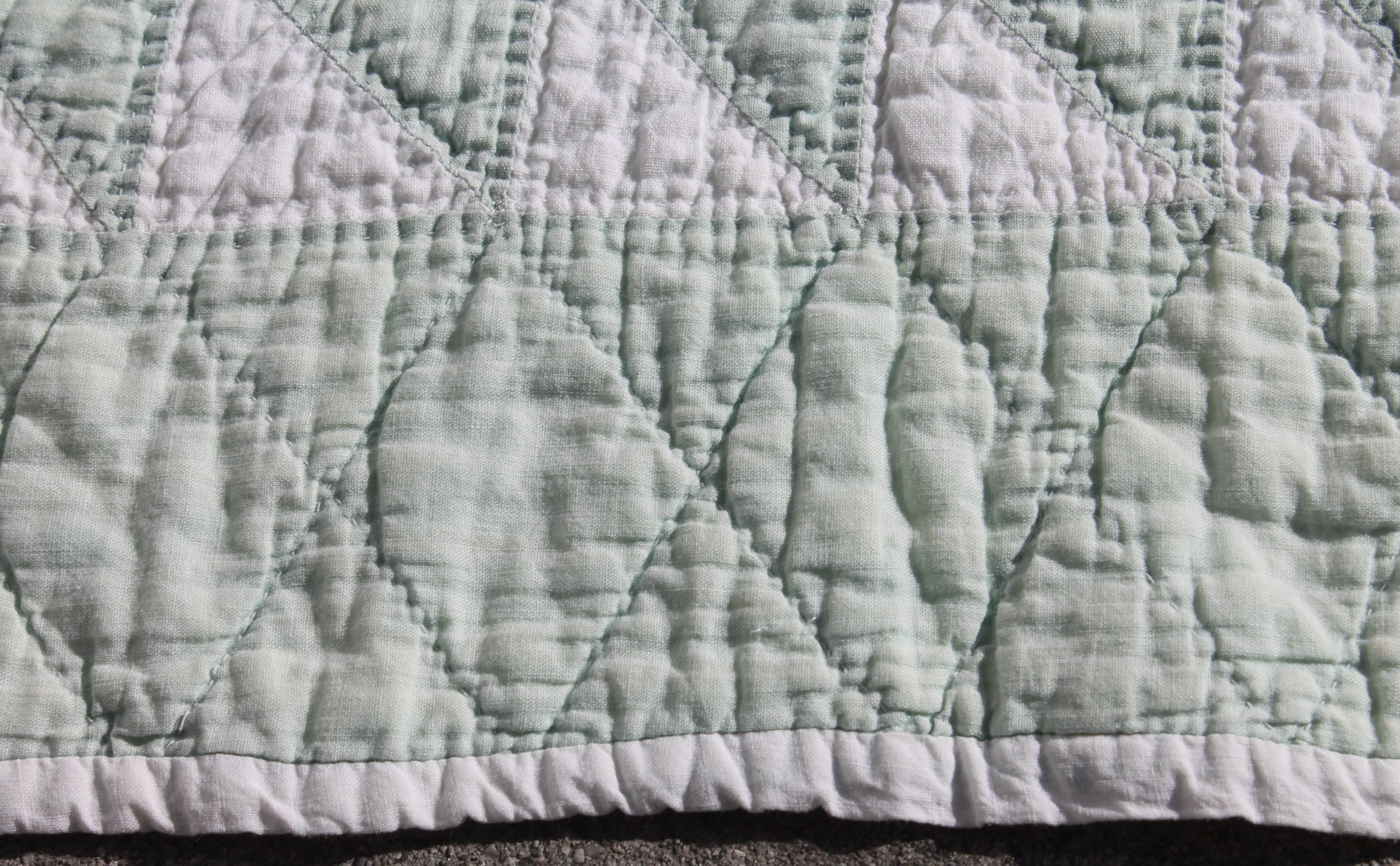 American Antique Quilt Green and White Pin Wheels