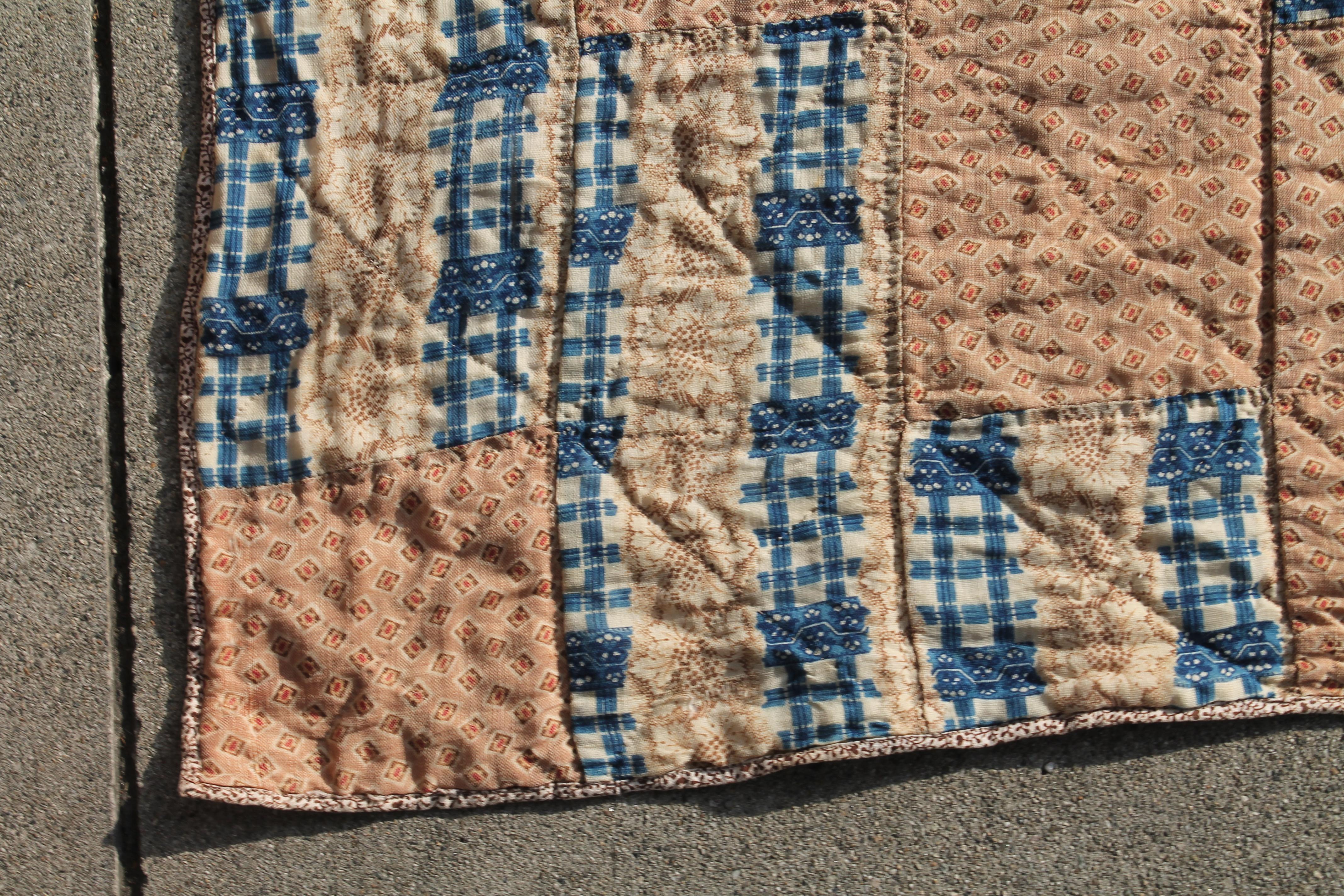 American Antique Quilt in Wool with Cotton Calico Backing For Sale