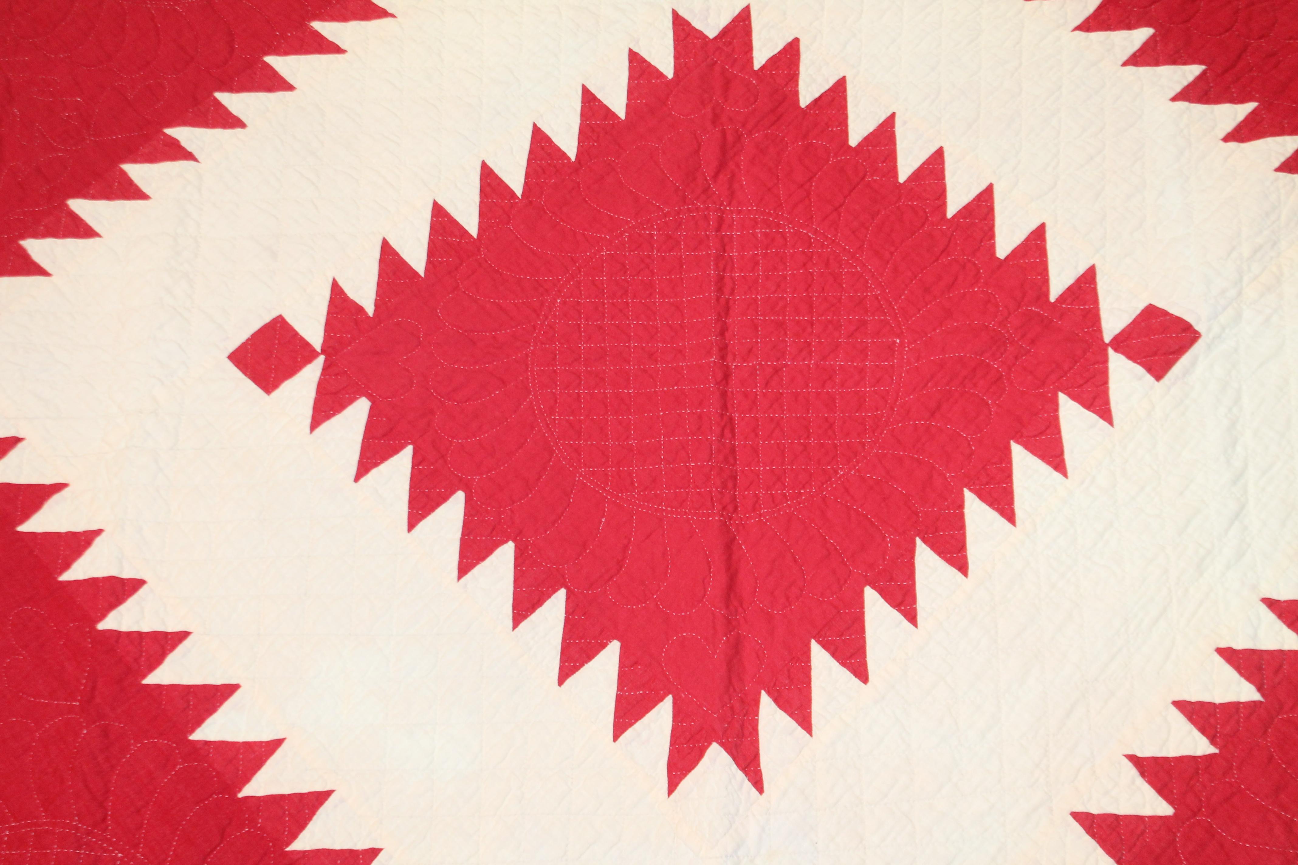 Antique Quilt Red and White Saw Tooth Diamond In Good Condition In Los Angeles, CA