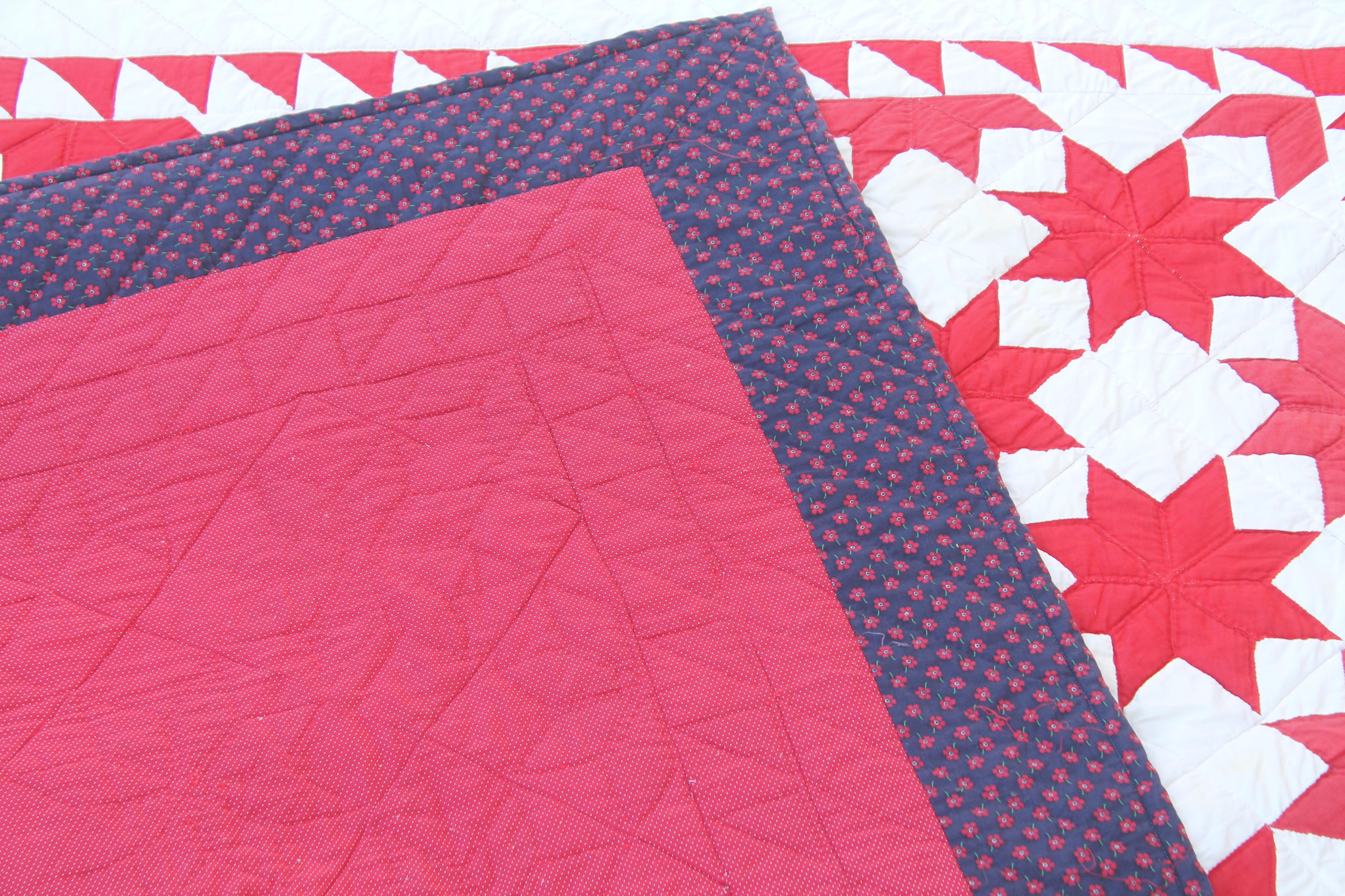 Antique Quilt Red & White Stars In Good Condition In Los Angeles, CA