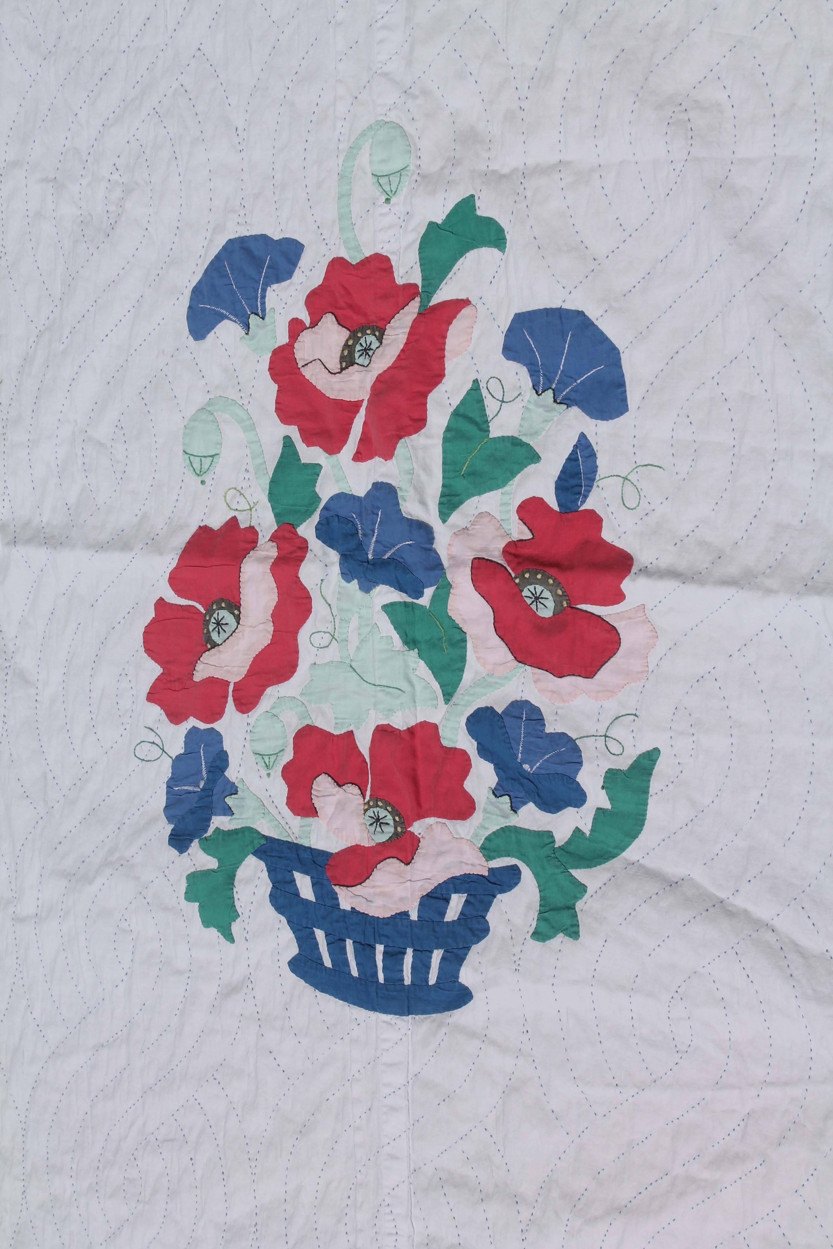 American Antique Quilt Summer Floral Applique For Sale