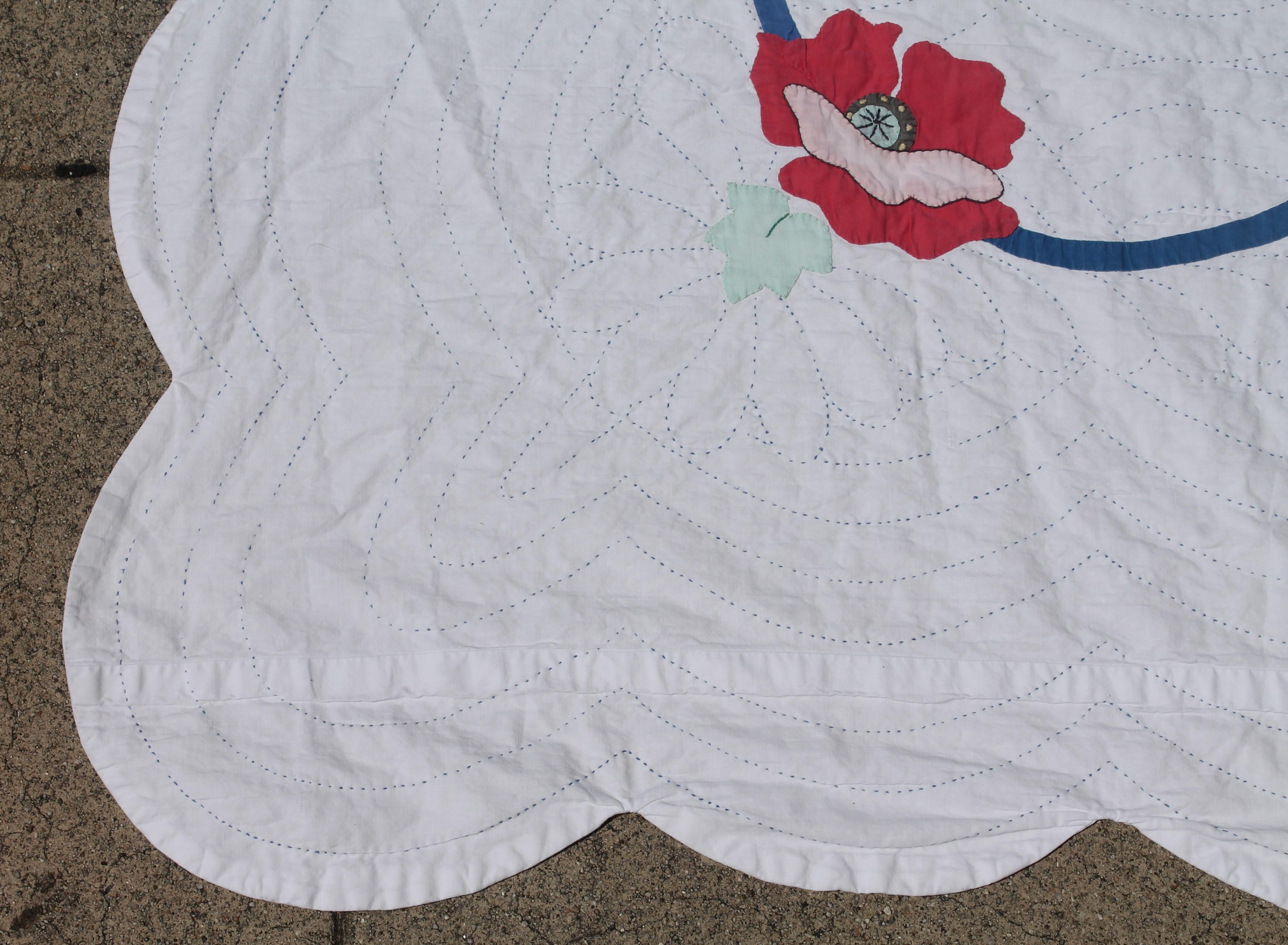 Antique Quilt Summer Floral Applique In Distressed Condition For Sale In Los Angeles, CA