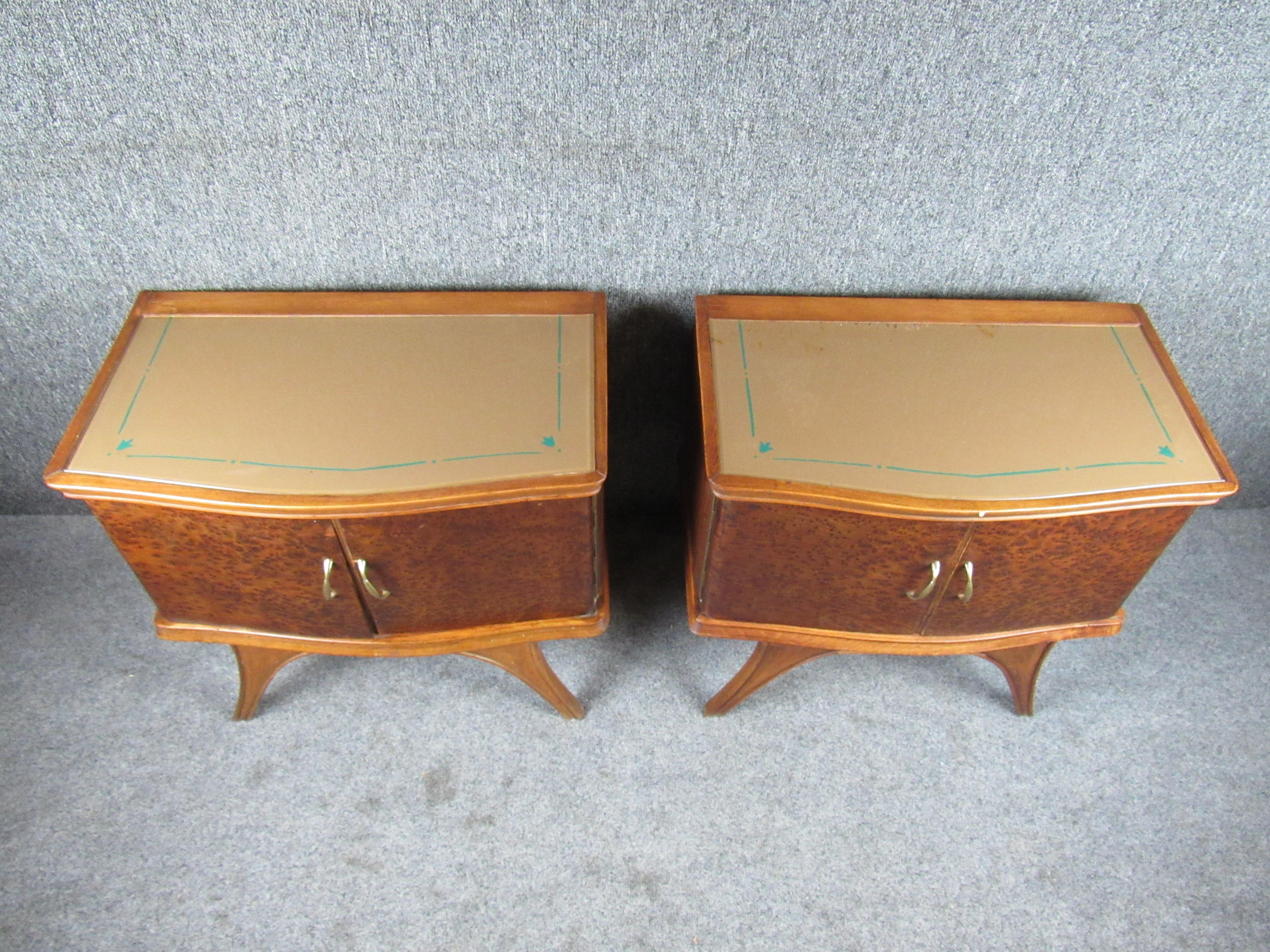 Antique Quilted Birdseye Italian Nightstands In Good Condition For Sale In Brooklyn, NY