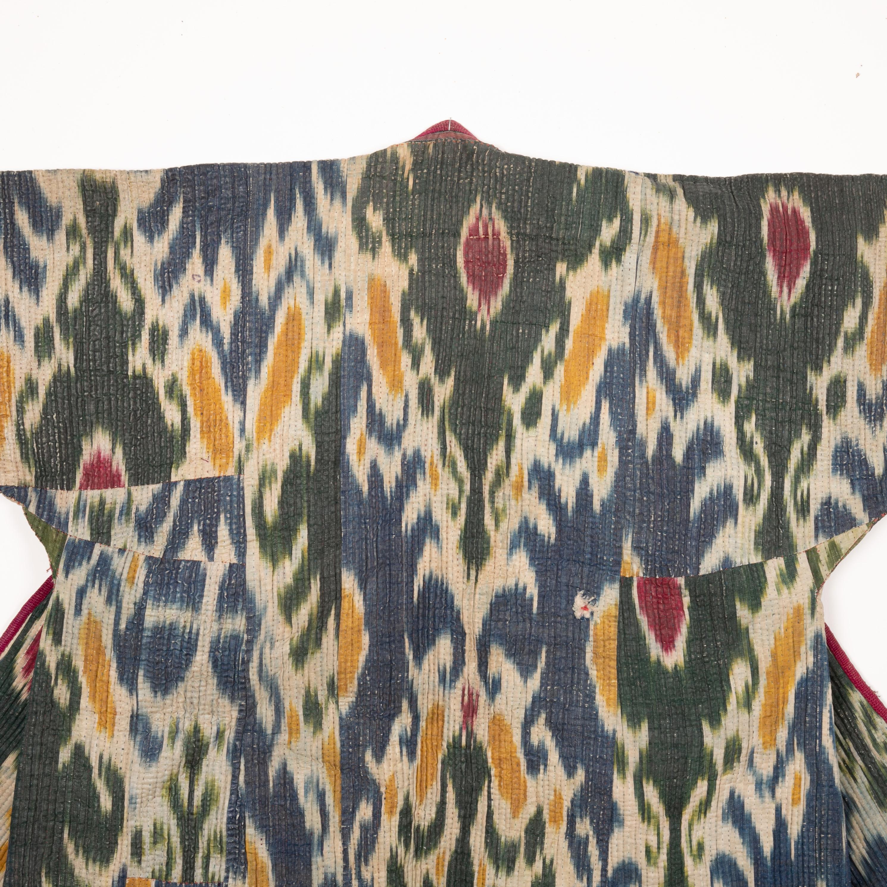Antique Quilted Ikat Chapan from Khorazm, Uzbekistan, late 19th C. In Good Condition For Sale In Istanbul, TR