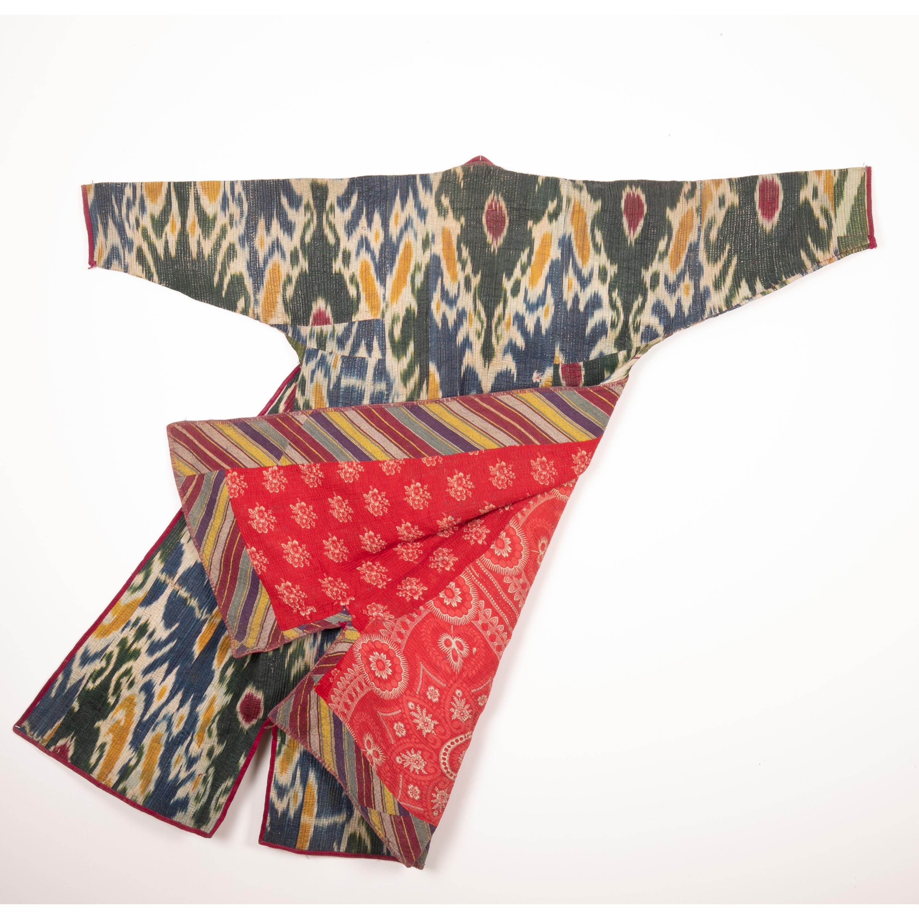 Antiguo chapán acolchado de ikat de Khorazm, Uzbekistán, finales del siglo XIX en venta 1