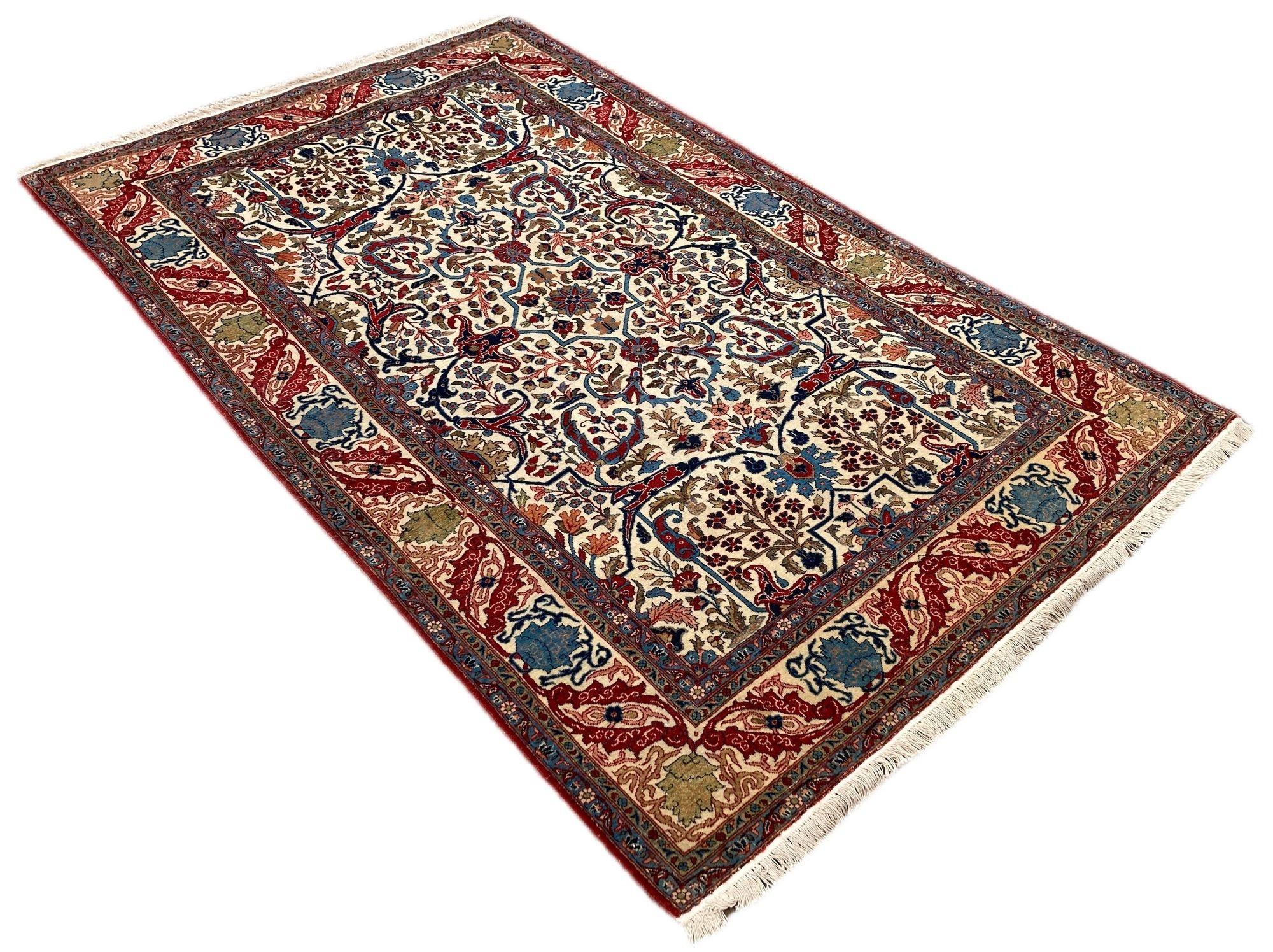 Antique Qum Rug 2.10m x 1.36m In Good Condition For Sale In St. Albans, GB
