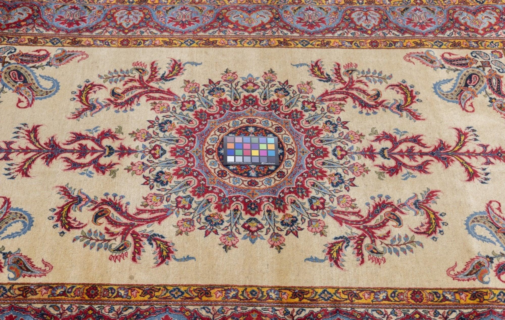 Antiker Qum-Teppich 4'5'' x 7'1'' im Angebot 6