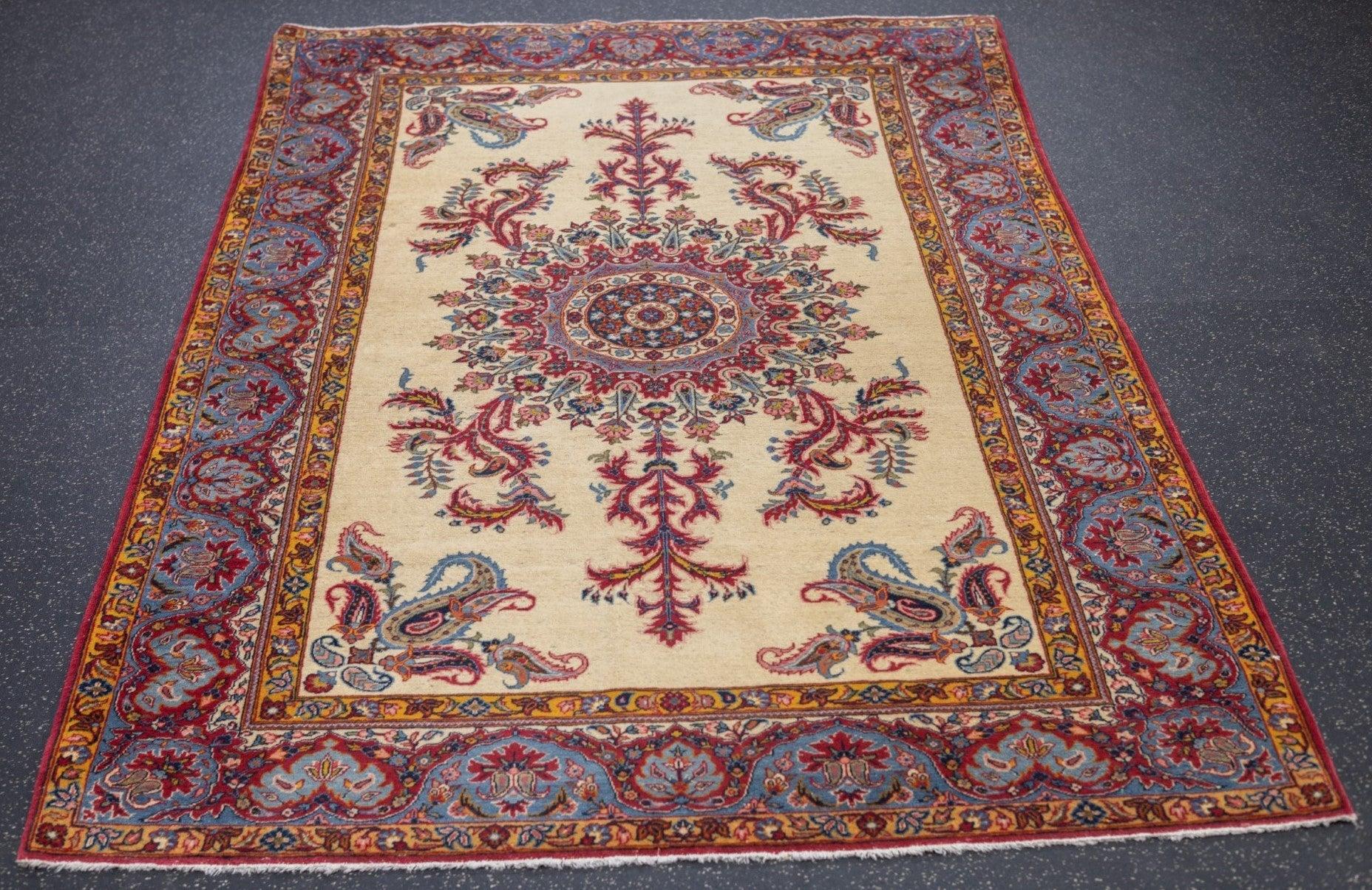 Antiker Qum-Teppich 4'5'' x 7'1'' im Angebot 7