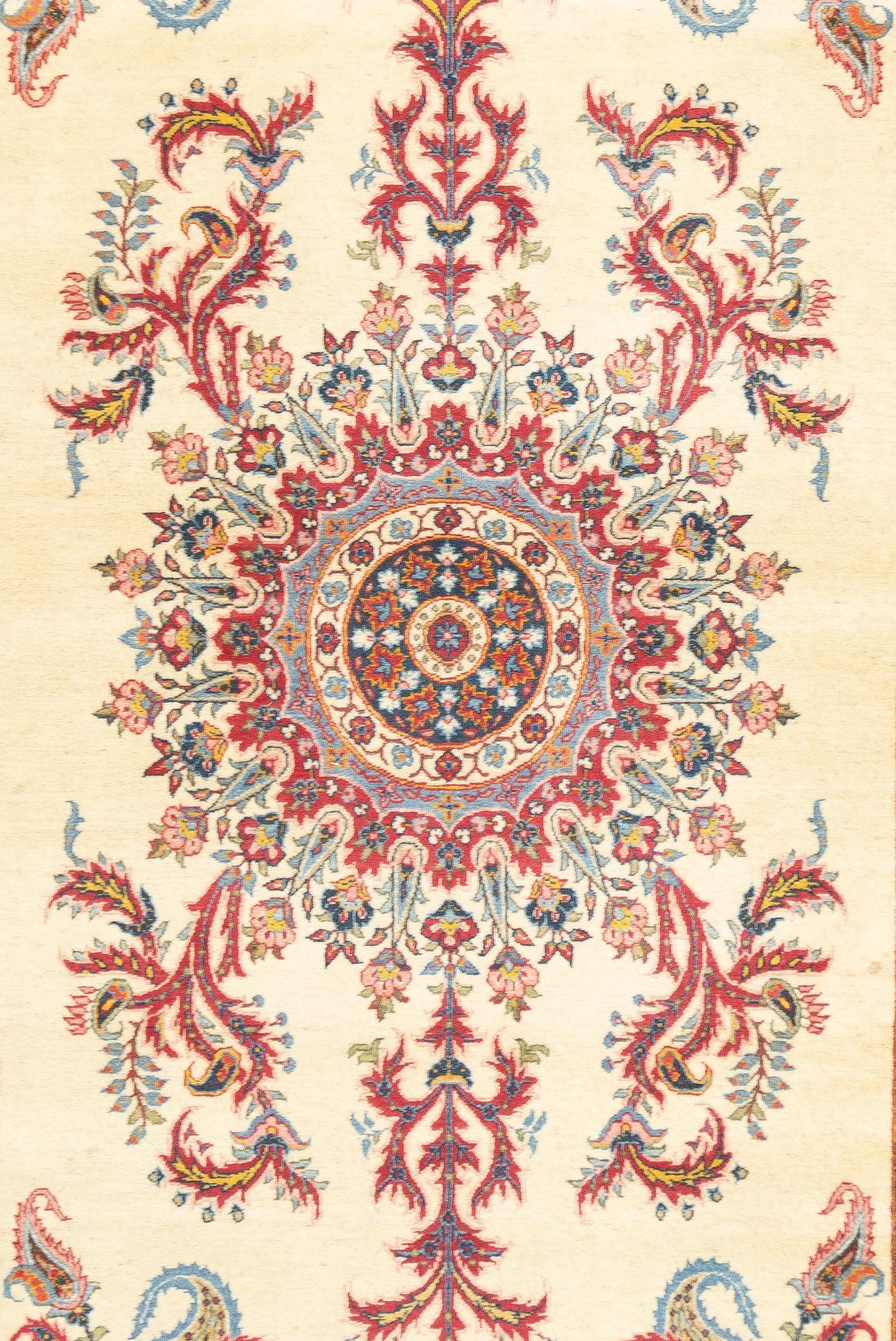 Antiker Qum-Teppich 4'5'' x 7'1'' (Persisch) im Angebot