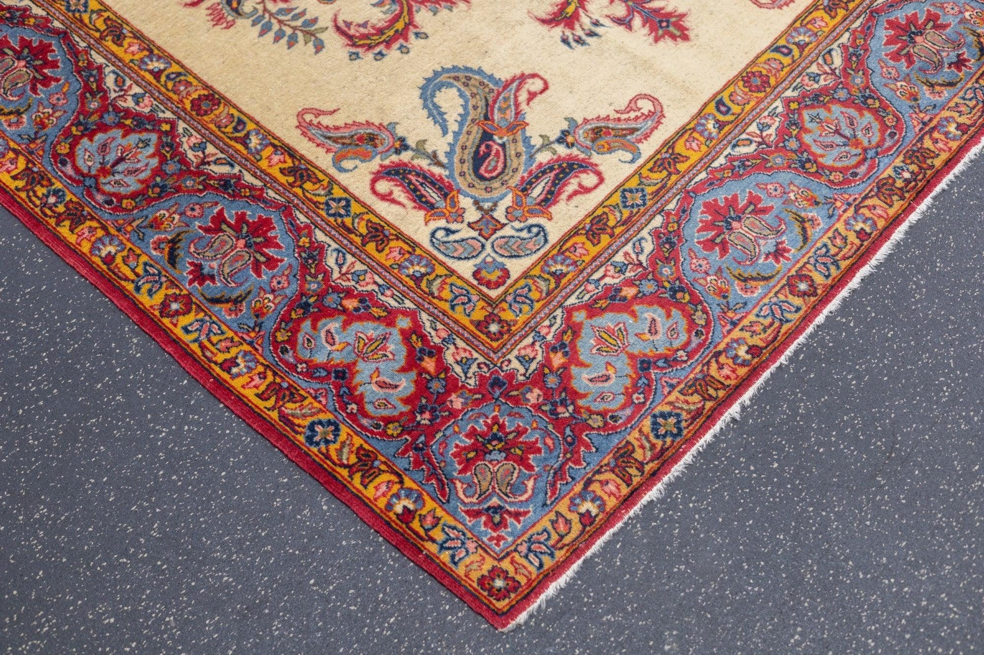 Antiker Qum-Teppich 4'5'' x 7'1'' (Handgeknüpft) im Angebot